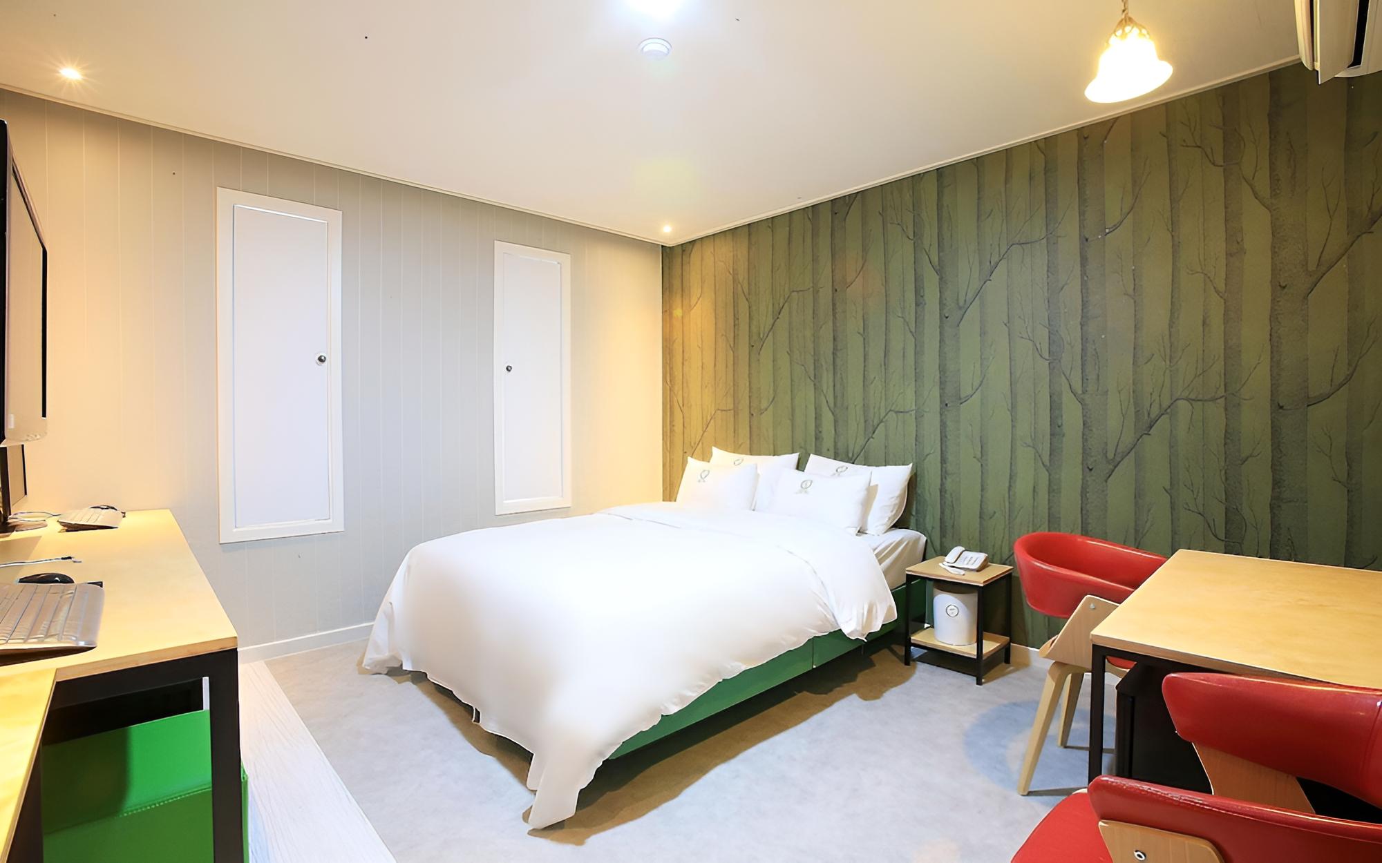 Room (Same-day Special (TV Styler) (OTT))