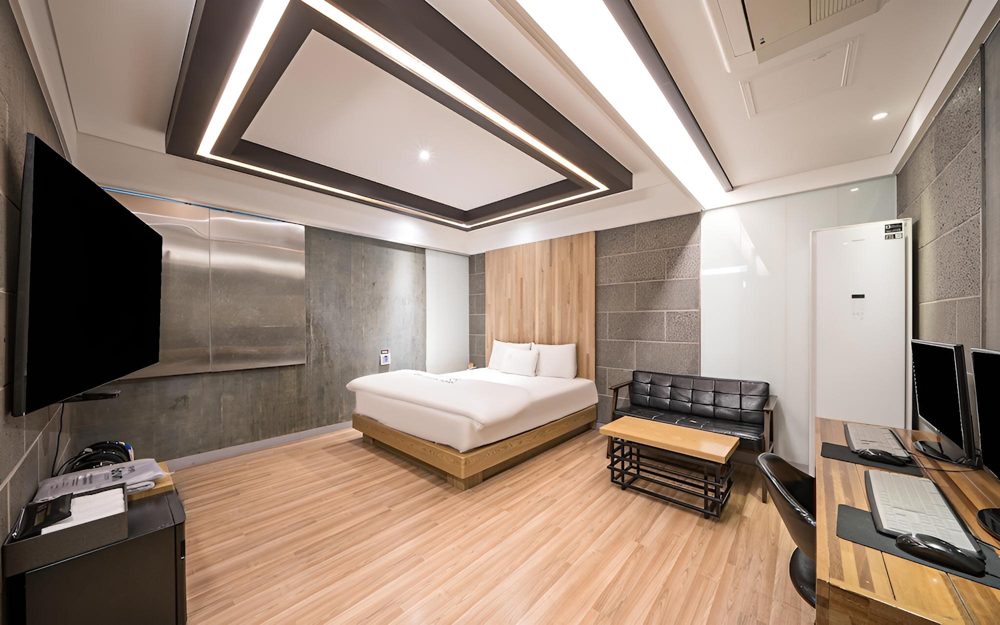 Room (Premium - Consecutive nights availabl)