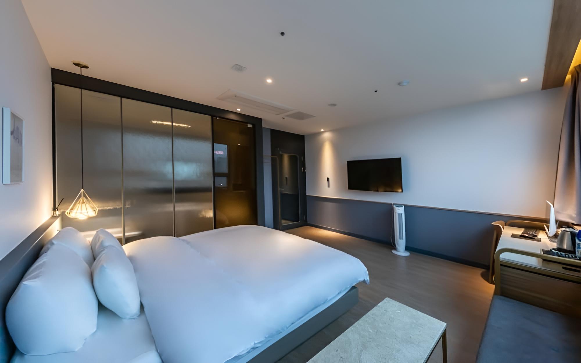 Room (Deluxe (Breakfast bath tub + free use)