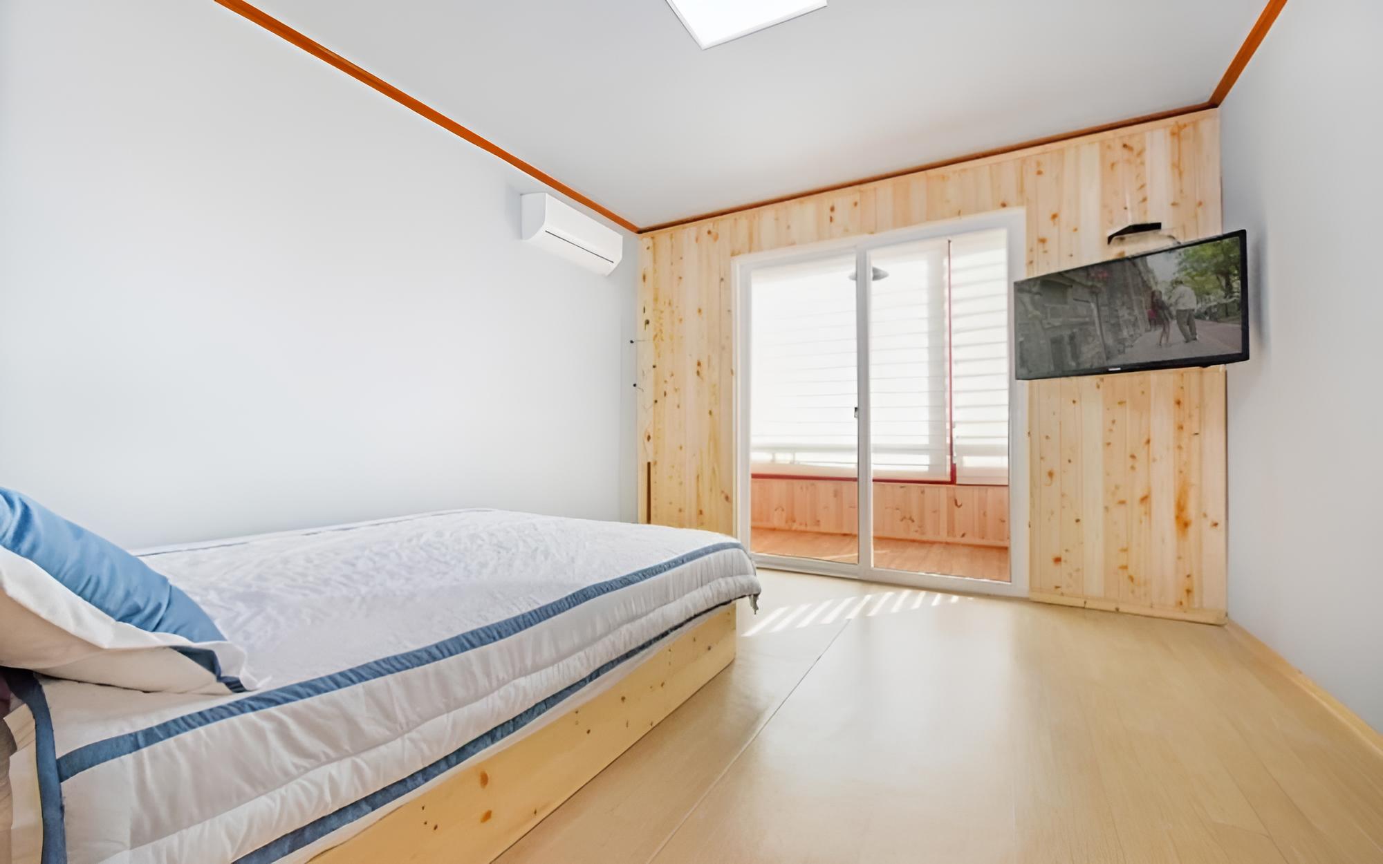 Room (302 Rosemary (Ocean View))