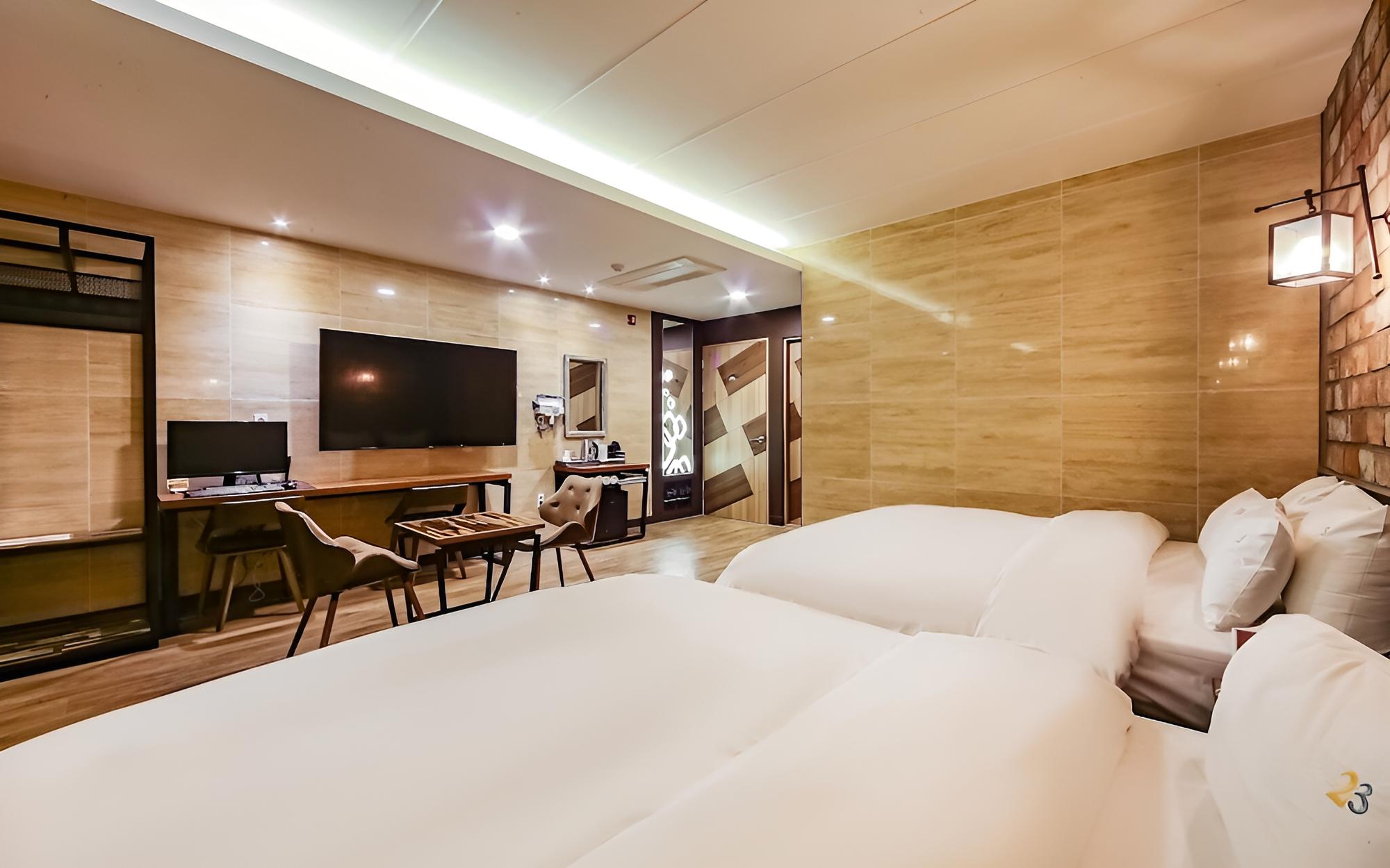 Room (TWIN (PC Double + Double Bed Netflix ) - Photo 1