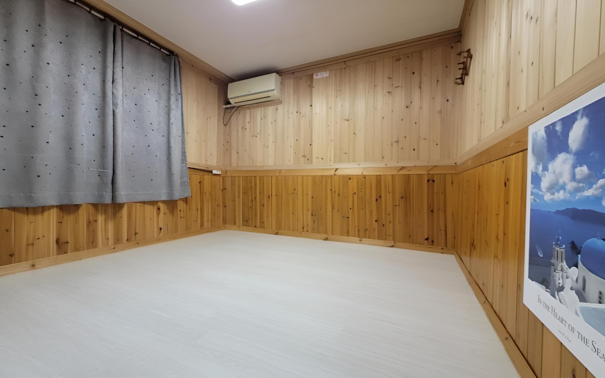 Room (Room 205 (bed room Cookable))