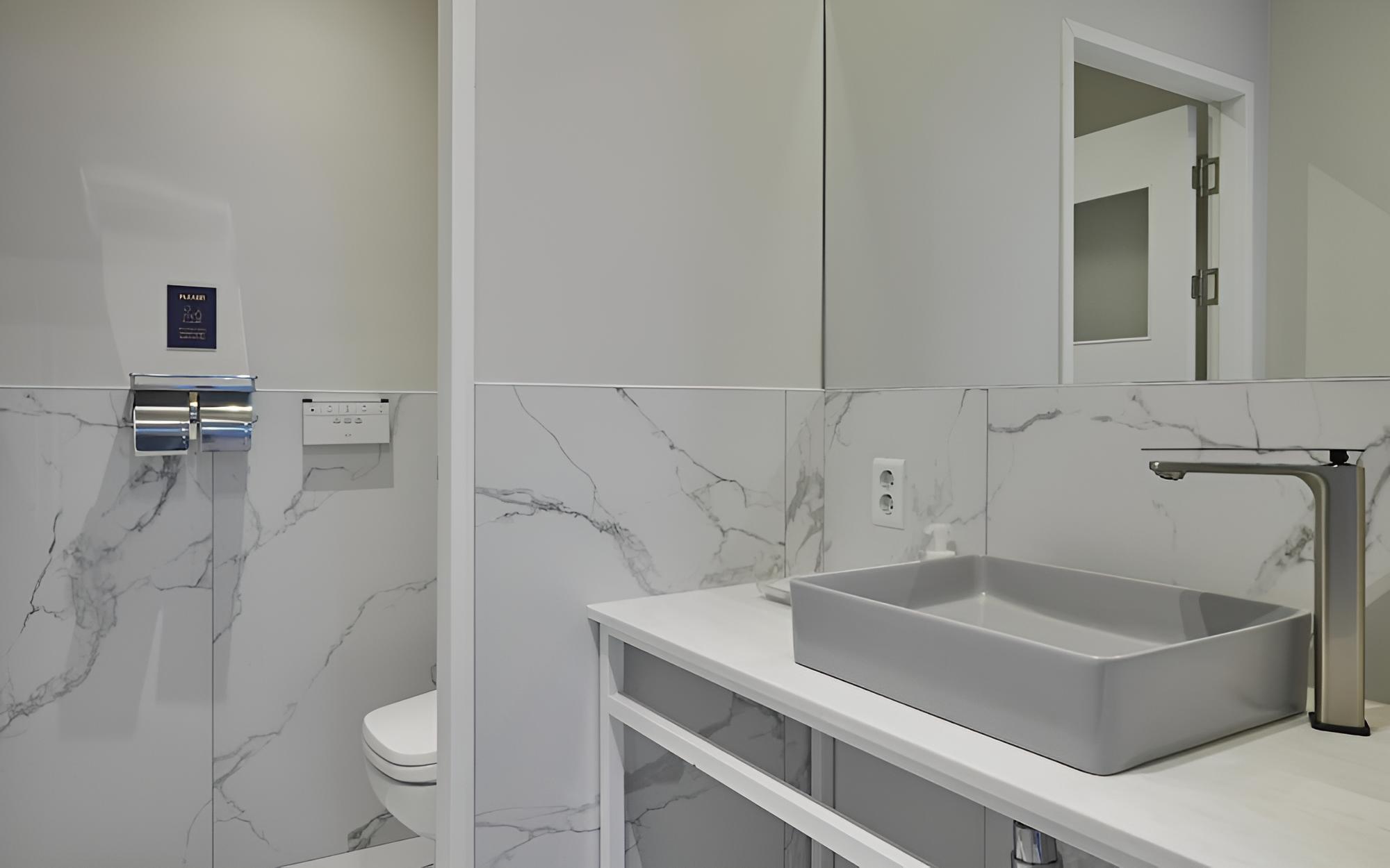 Room (VIP + bath product PKG (king bed) (55) - Photo 7
