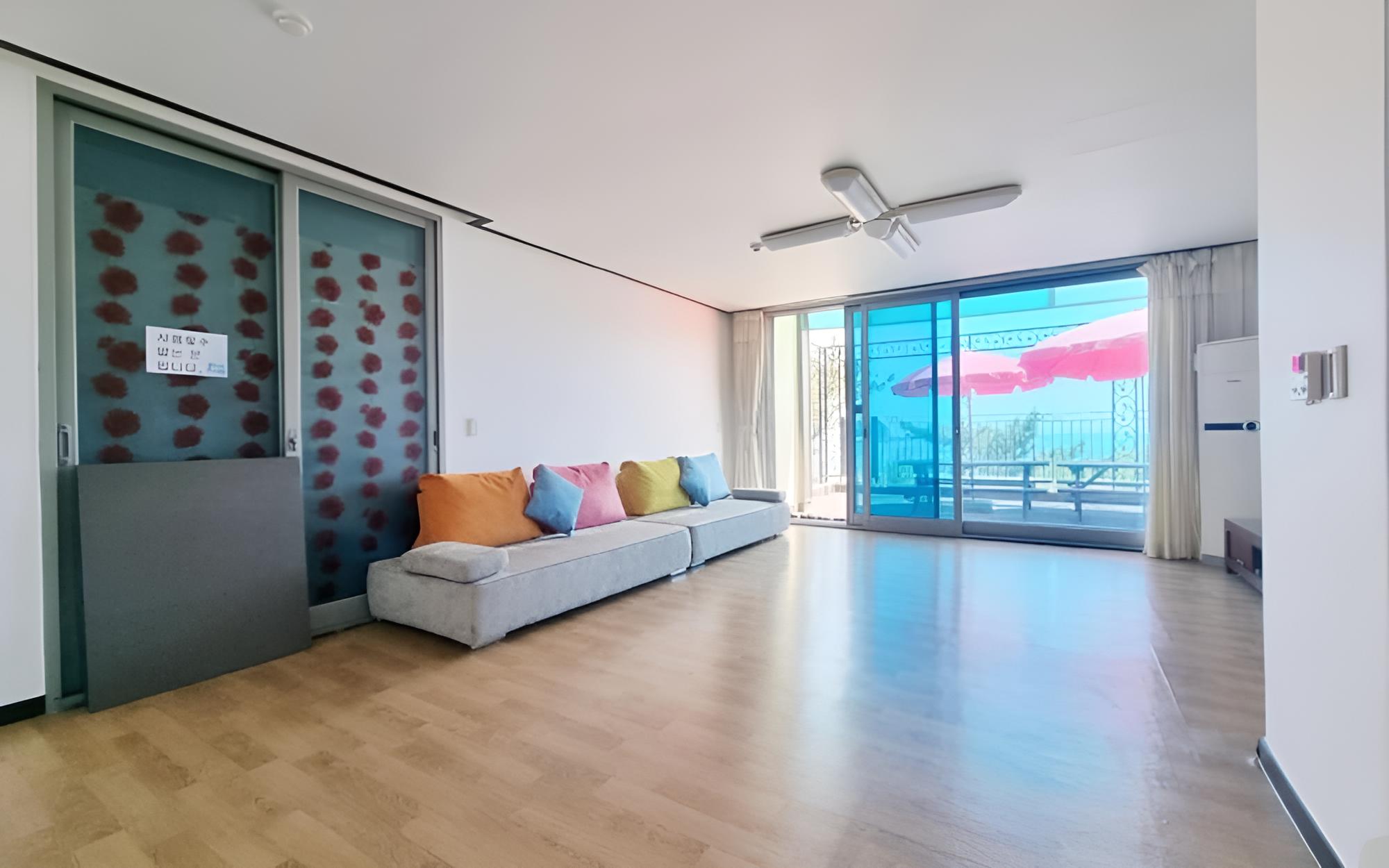 Room (35 pyeong Special Room (2F Ocean View)