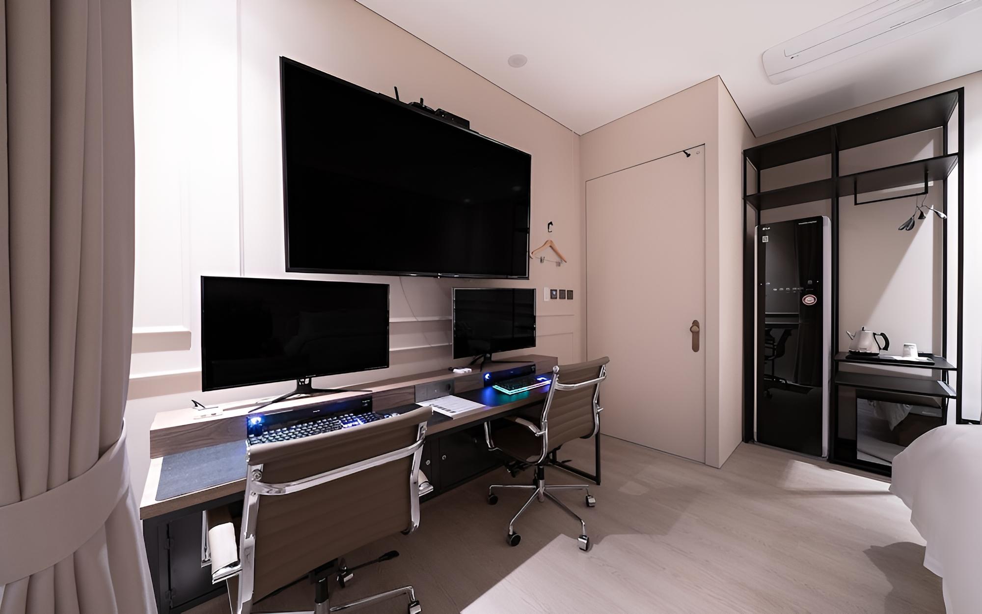 Room (Deluxe Massage - No-Hard 2PC (Bodyfri)