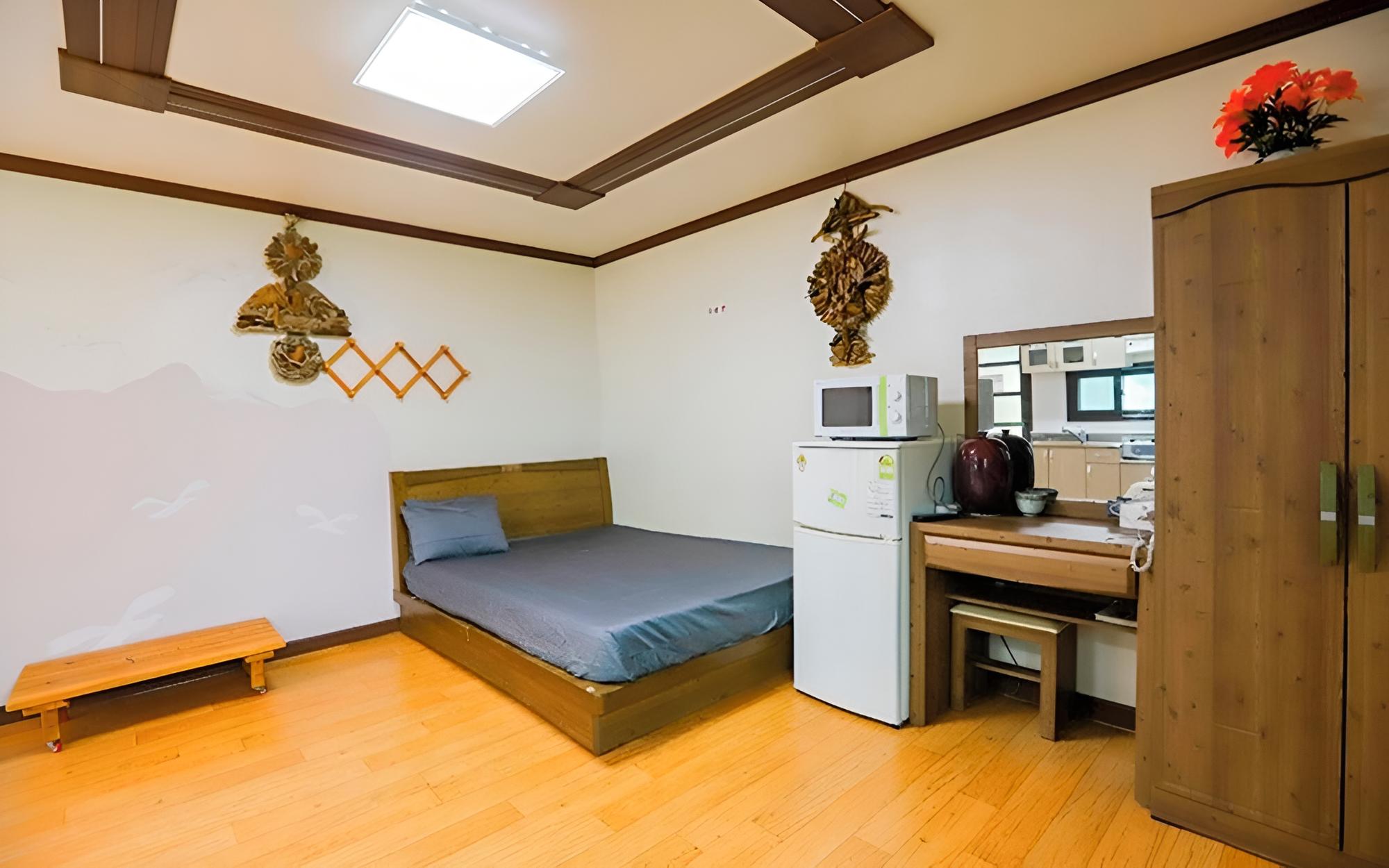 Room (Sunflower) photo 2