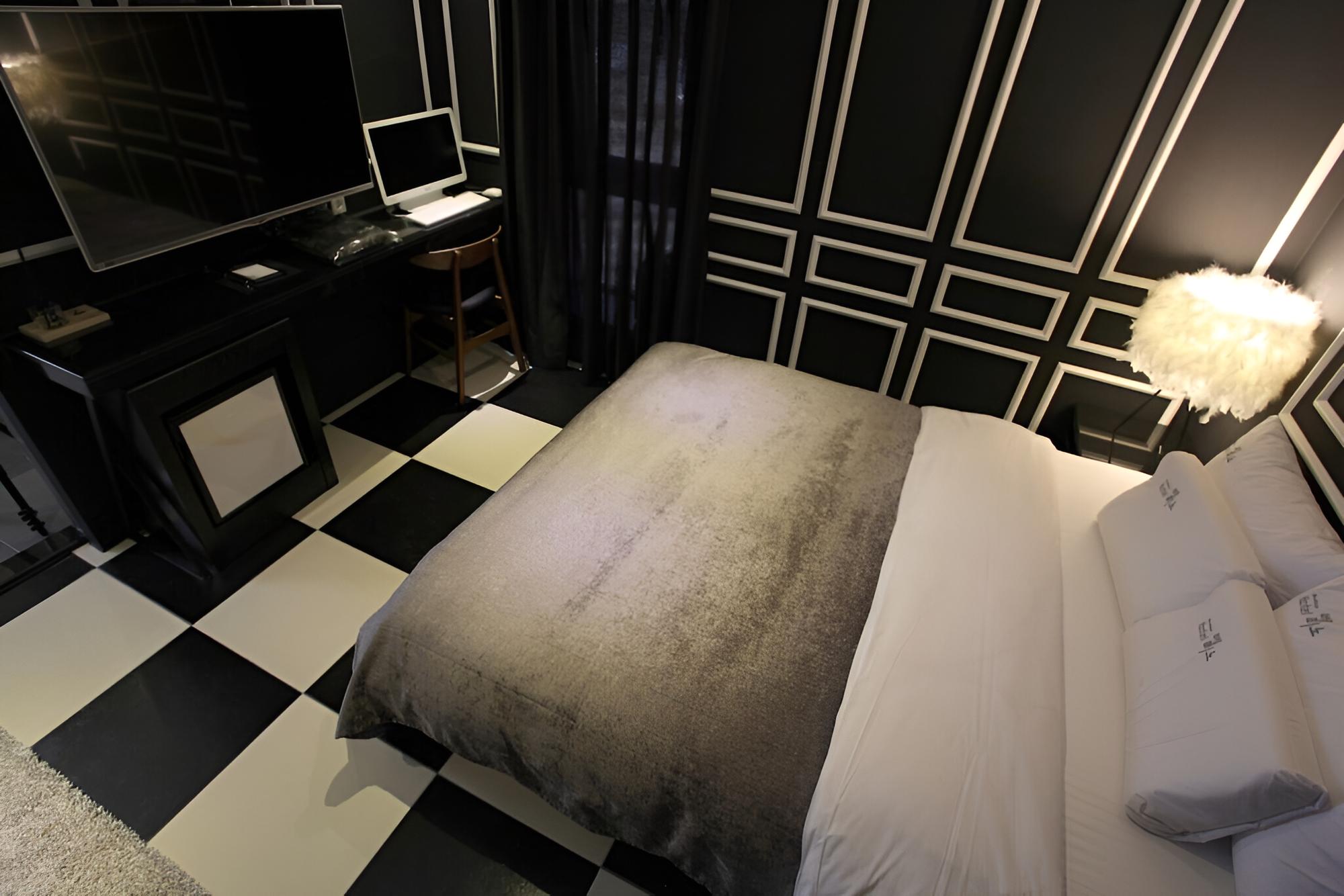 Room (PRIMIUM (Netflix YouTube)) - Photo 5