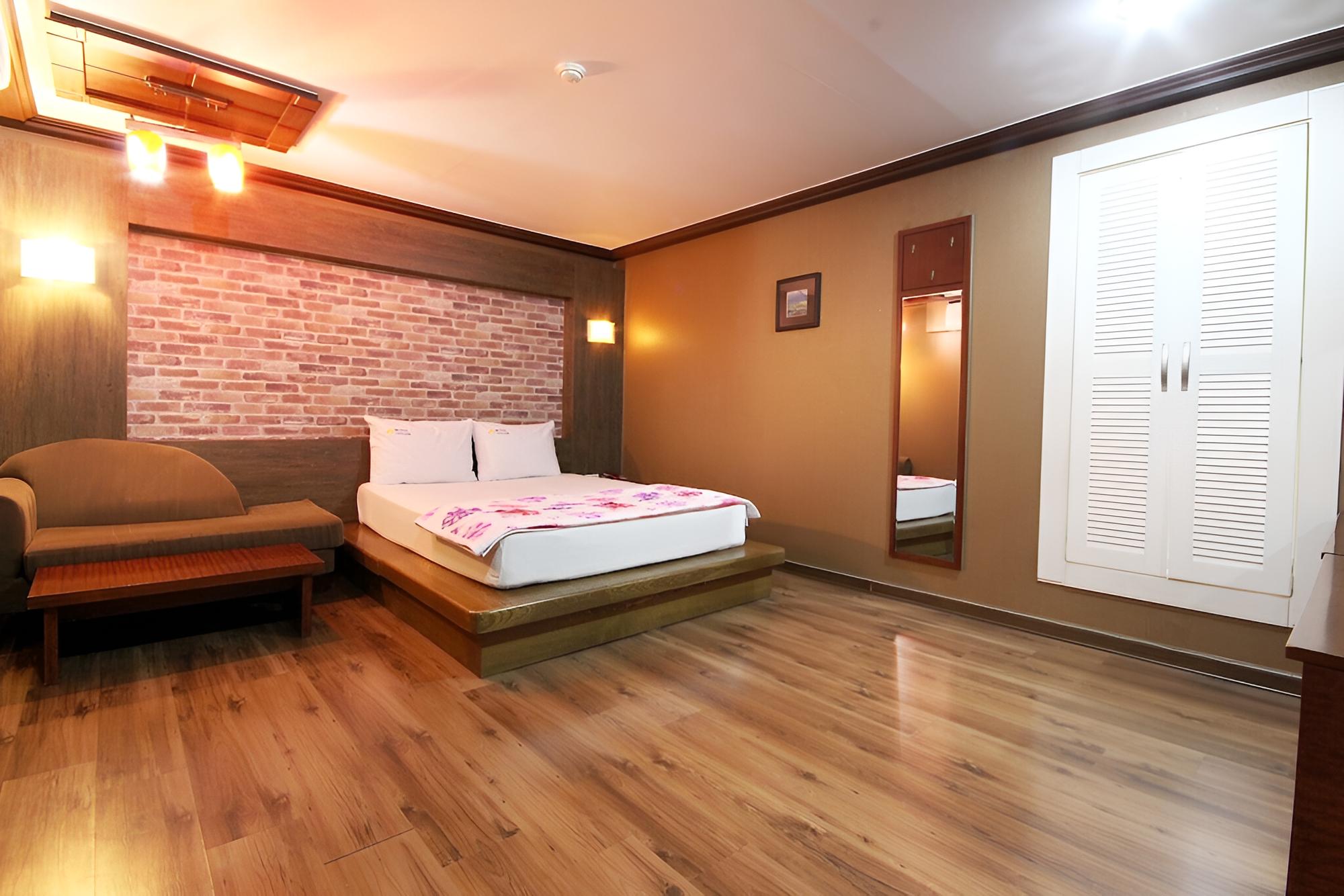 Room (Standard Room)