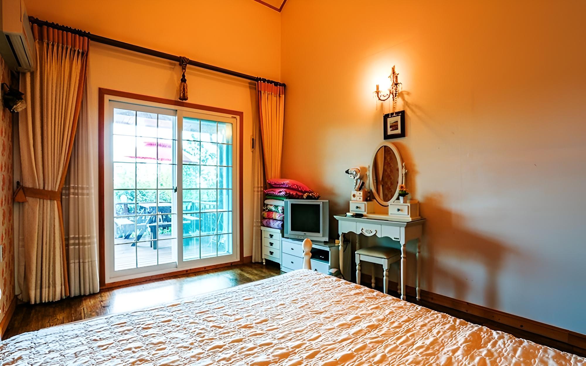 Room (Morning)