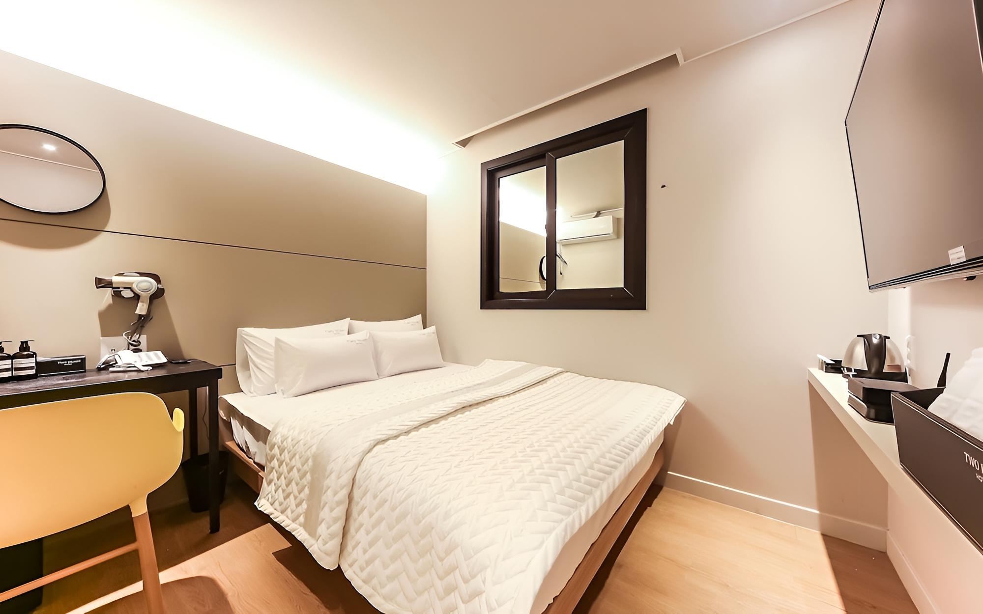 Room (Semi Room)
