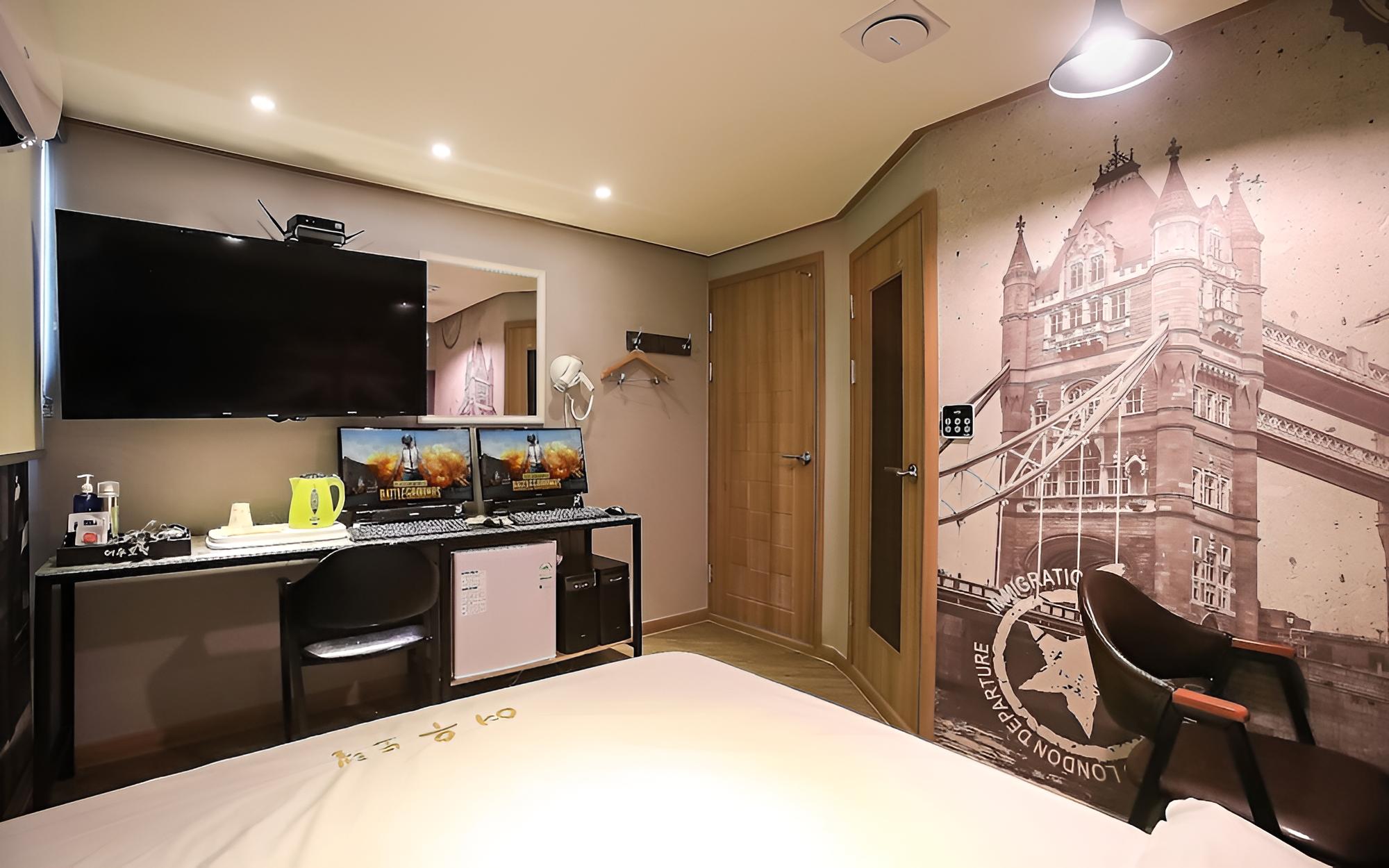 Room (Couple PC (I59400 GTX1060 memory 16 g)