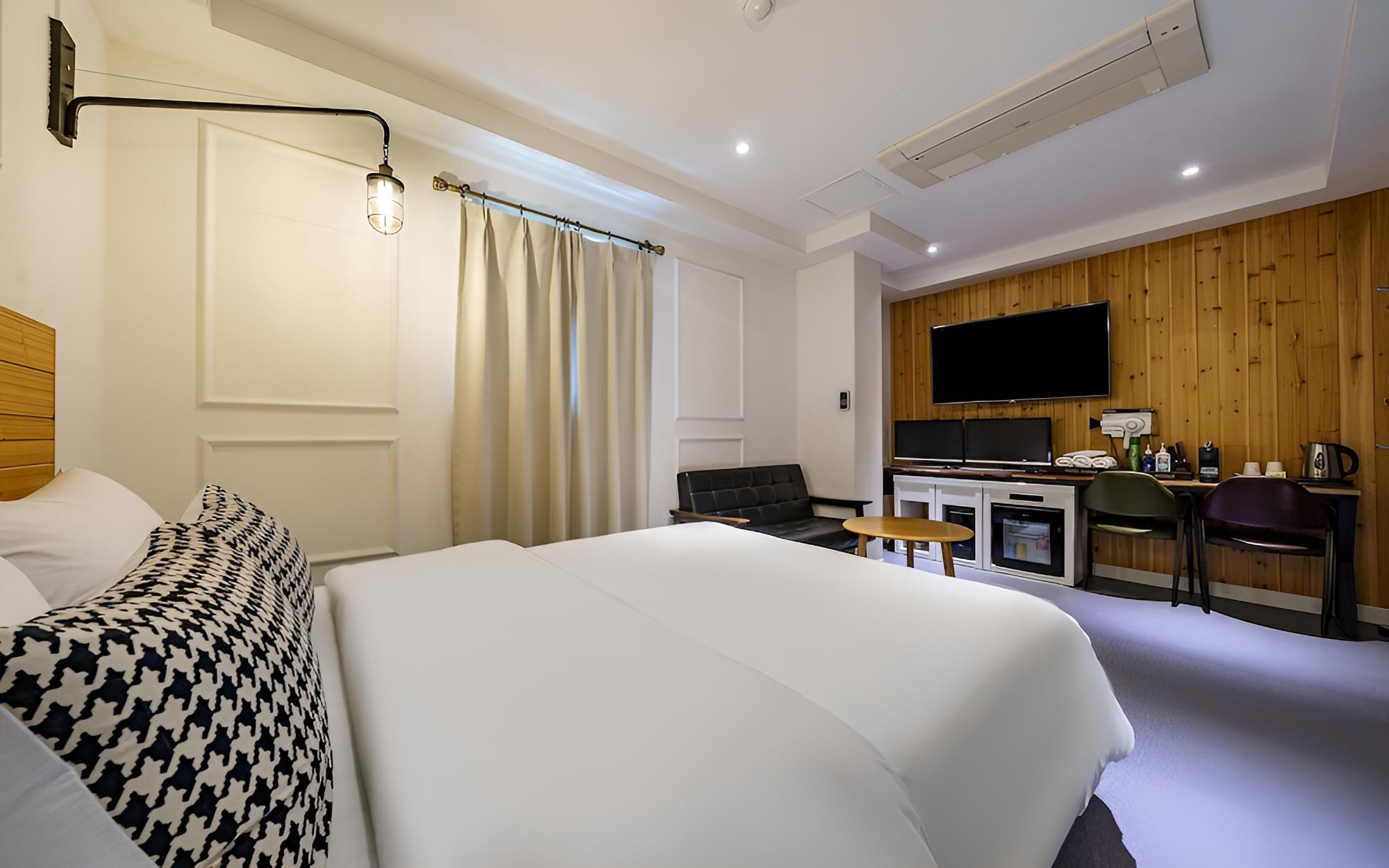Room (Grand Suite (70-inch TV Spa or Nespre) - Photo 12