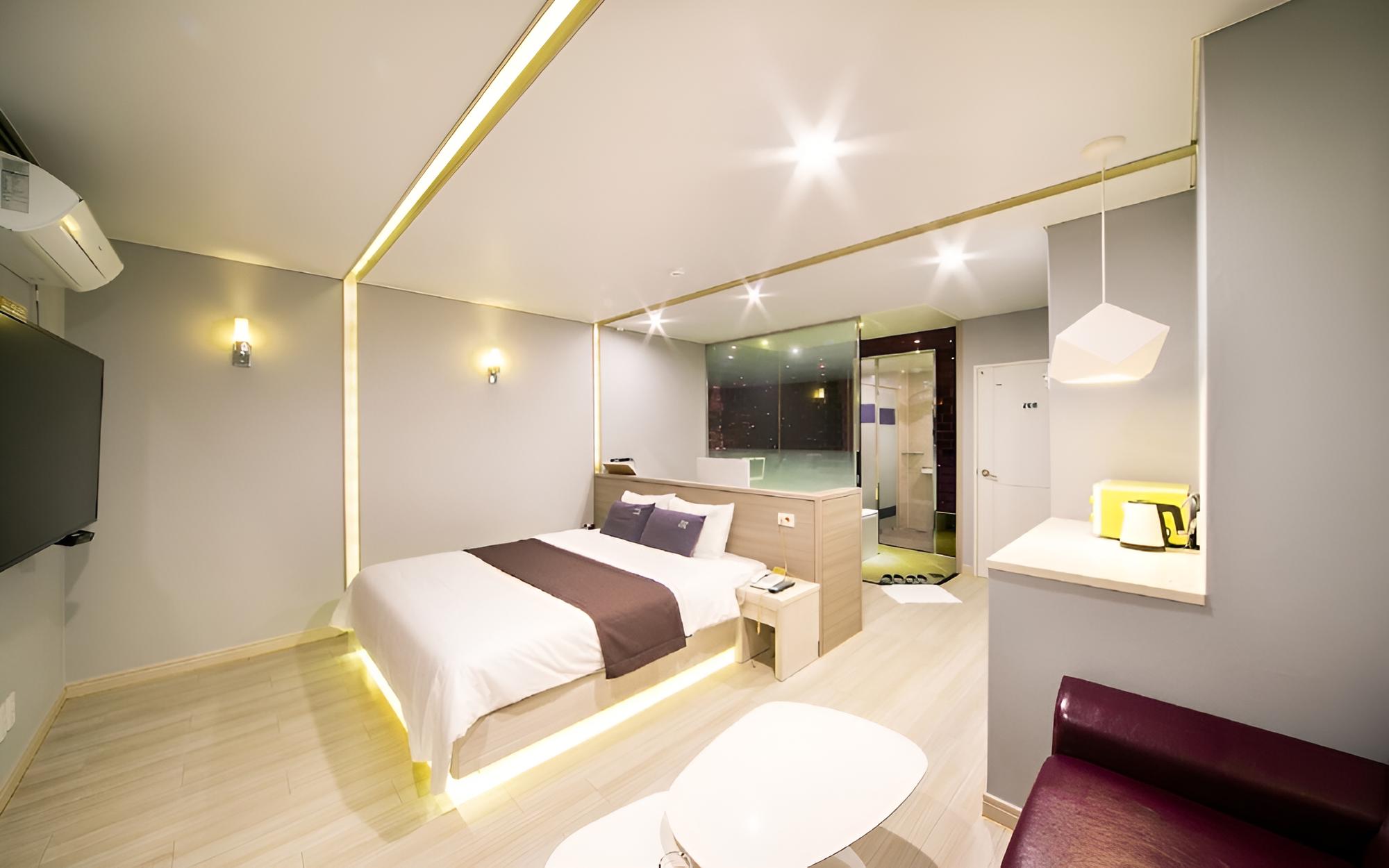 Room (VVIP (Netflix personal account Large ) - Photo 2