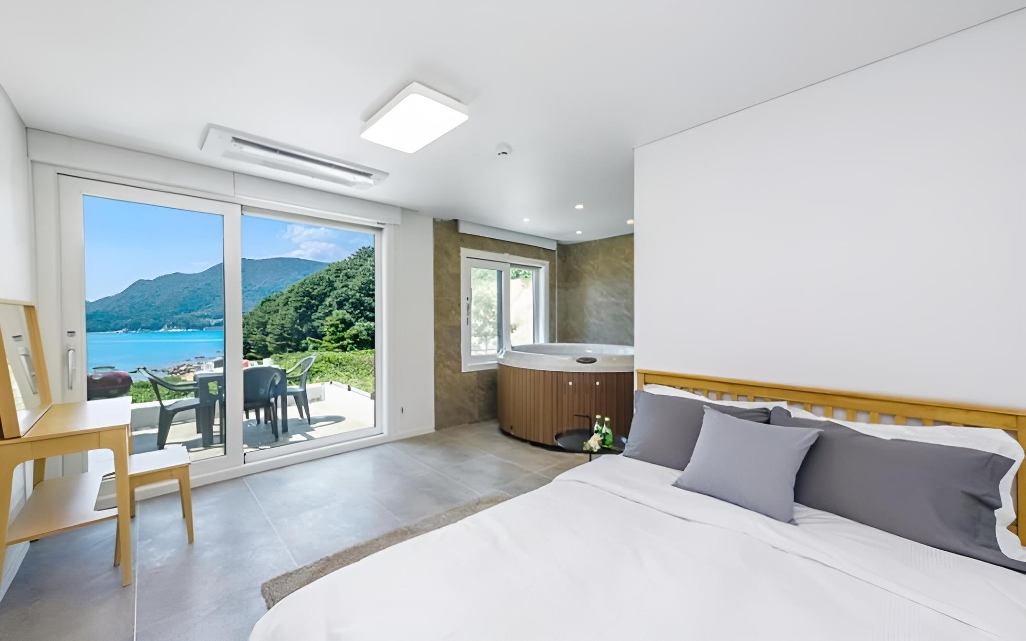 Room (A104 (Jet Spa Ocean View))