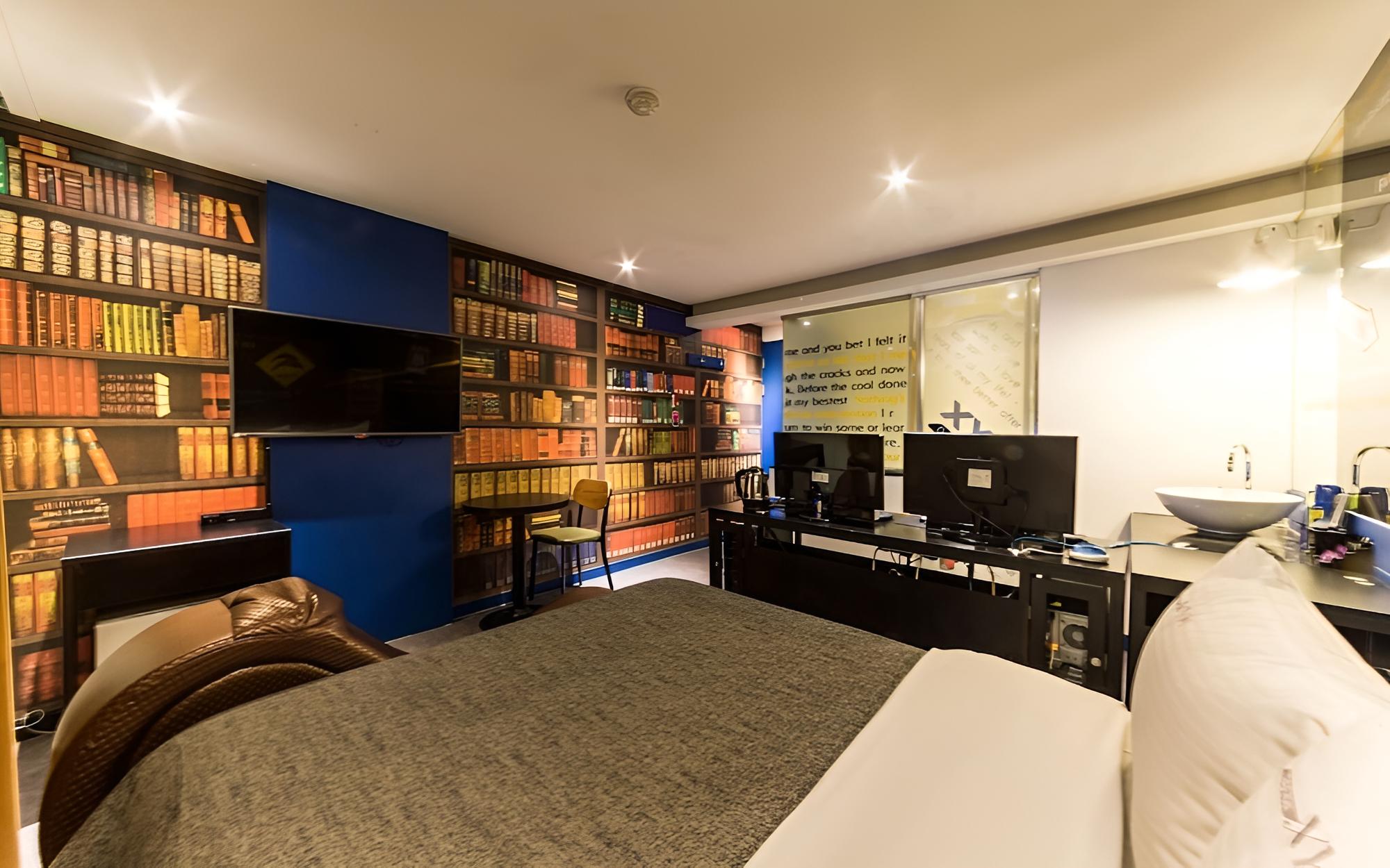 Room (Gaming Couple PC Room (OTT)) photo 3