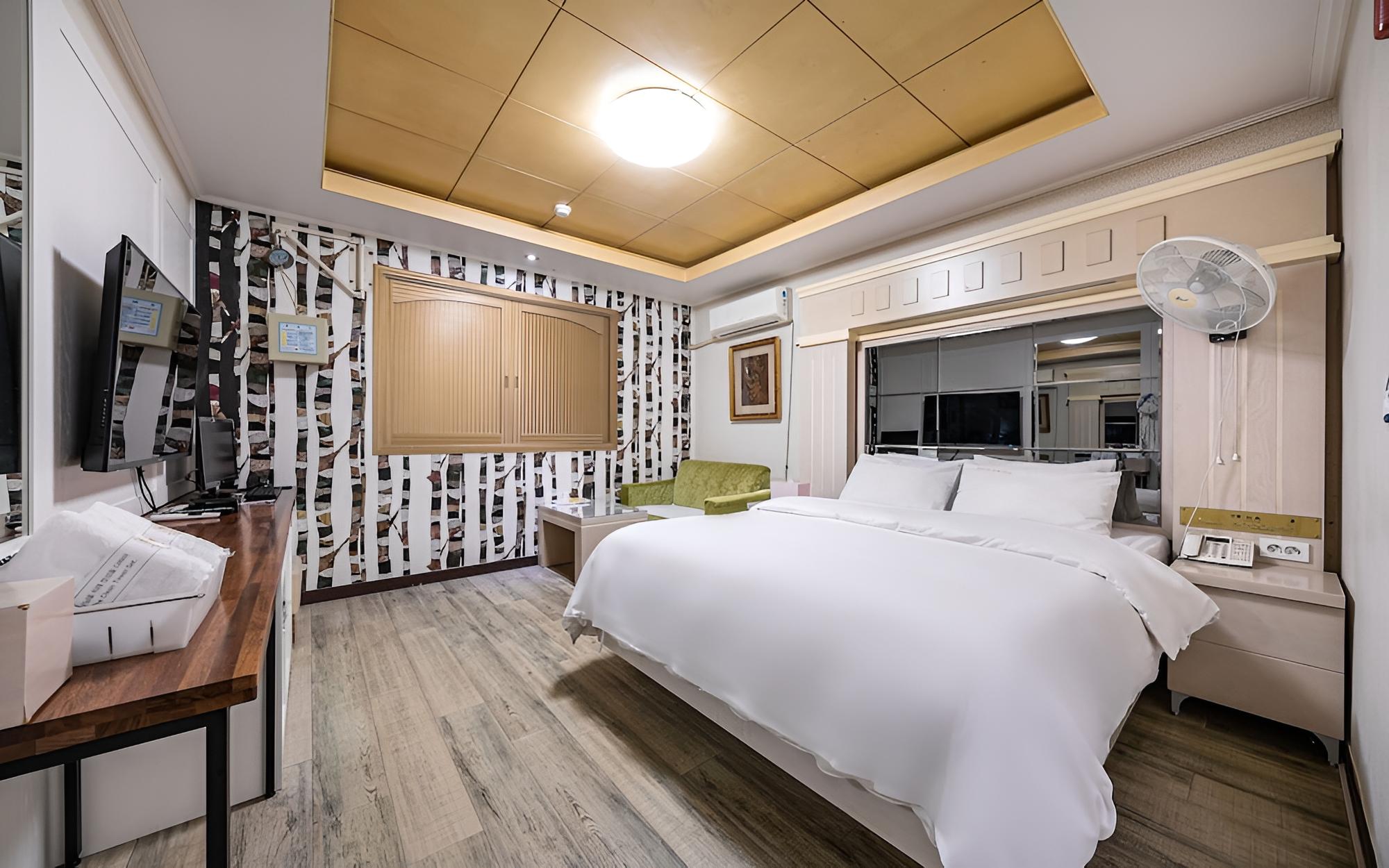 Room (Special Room) - Photo 8