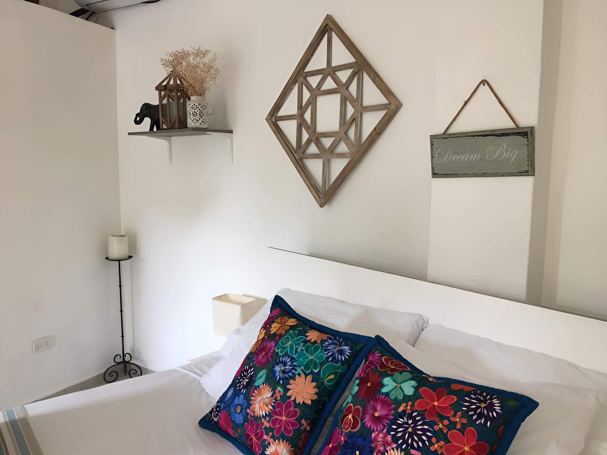 Design Suite, 1 king bed, with balcony and private bathroom