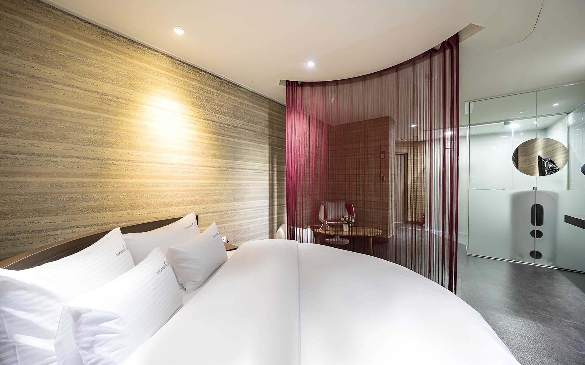 Room (Suite -High Performing 2PC room (TV N)
