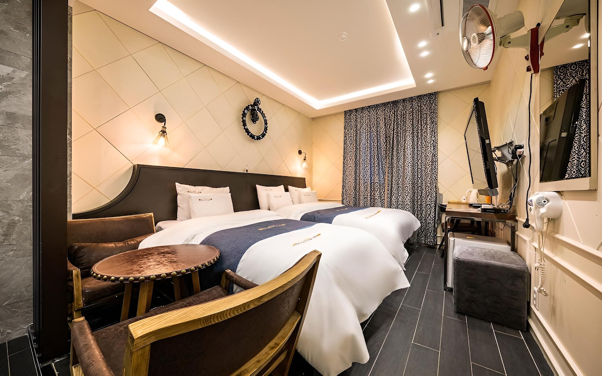Room (Suite Twin - 1 room 100% parking avai) - Photo 1