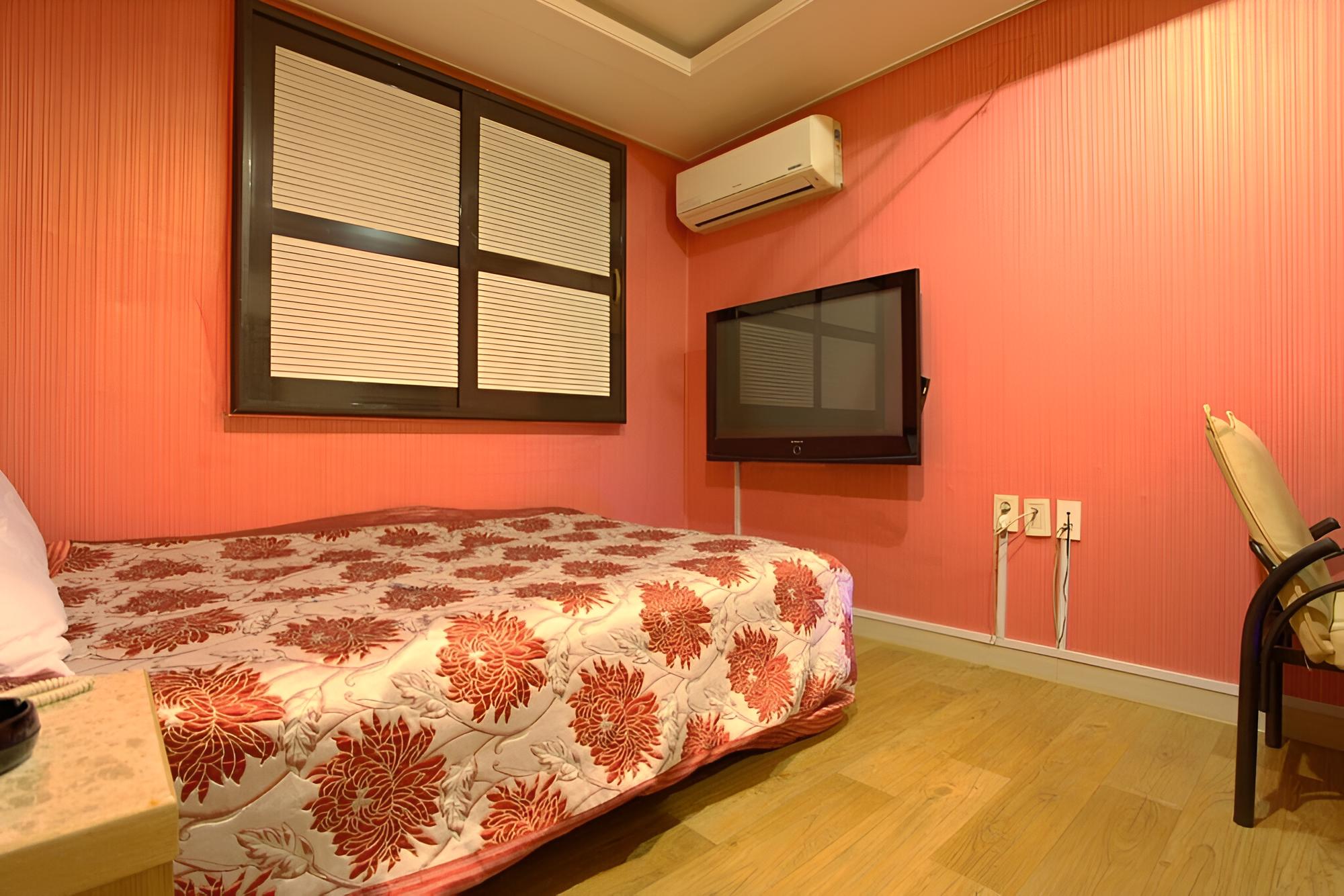 Room (Mini Room (No single bed parking allo)