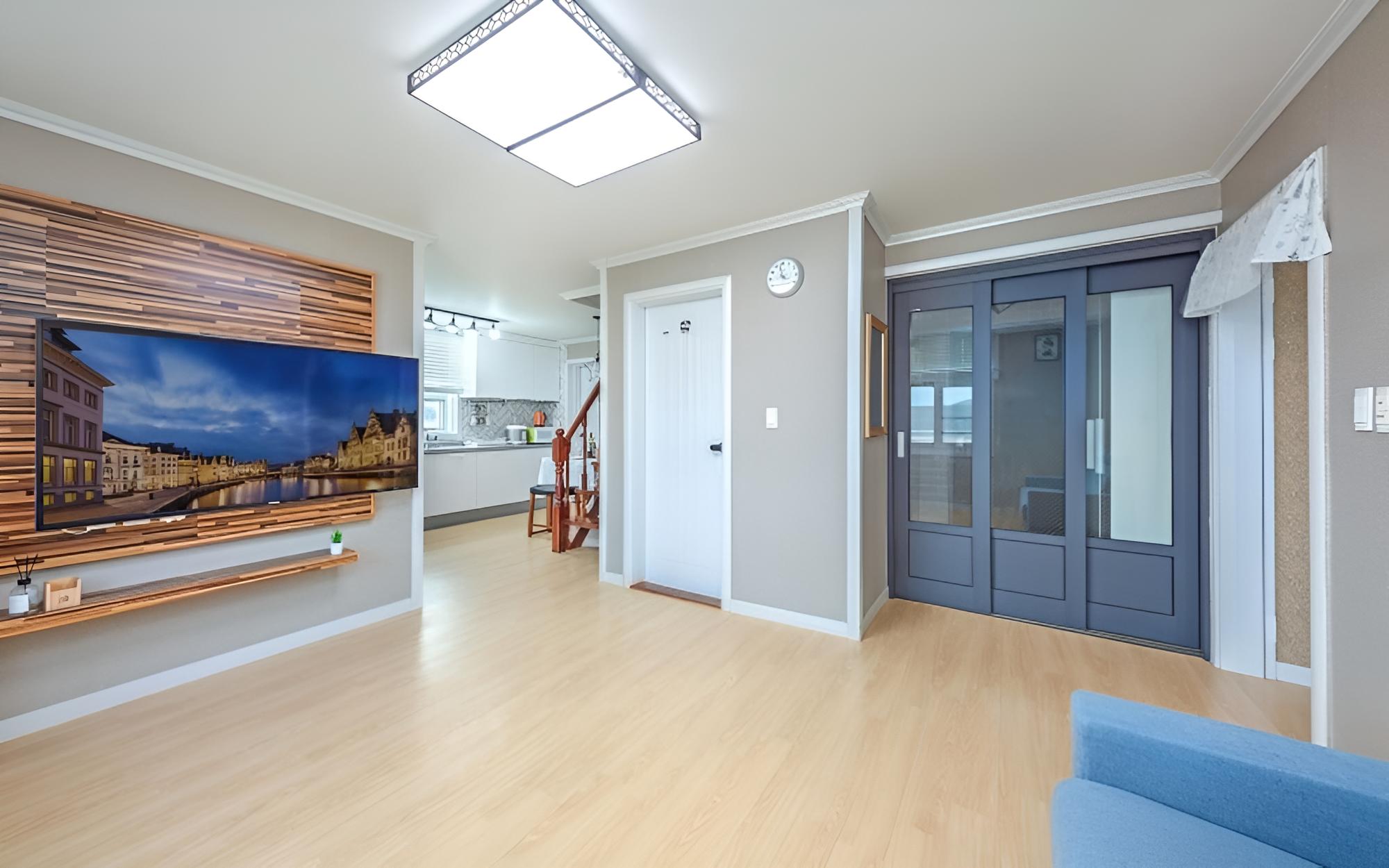 Room (301 (Family Room Ocean View)) - Photo 6
