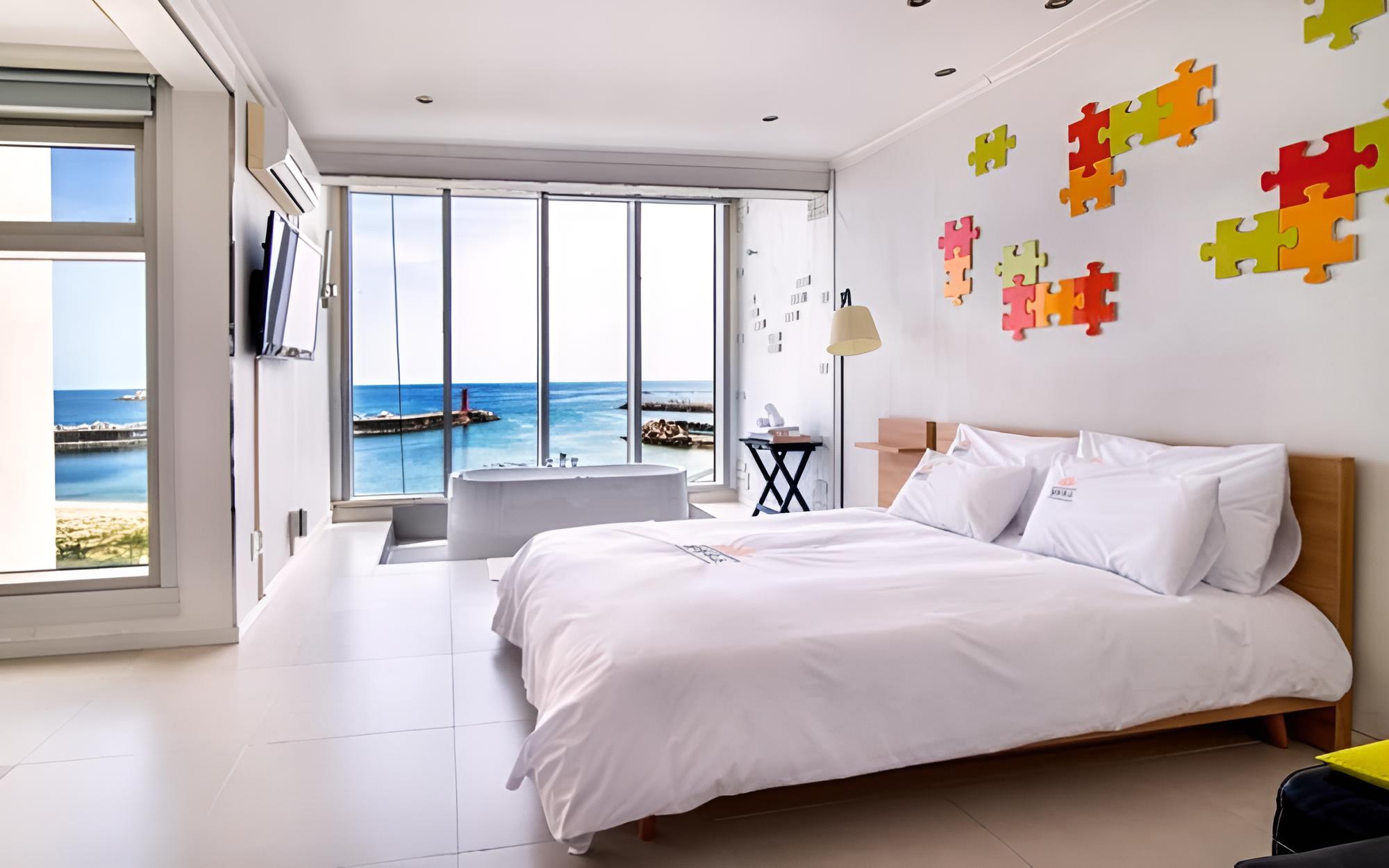 Room (505 Spa Ocean View (Netflix Mini Beam) photo 2