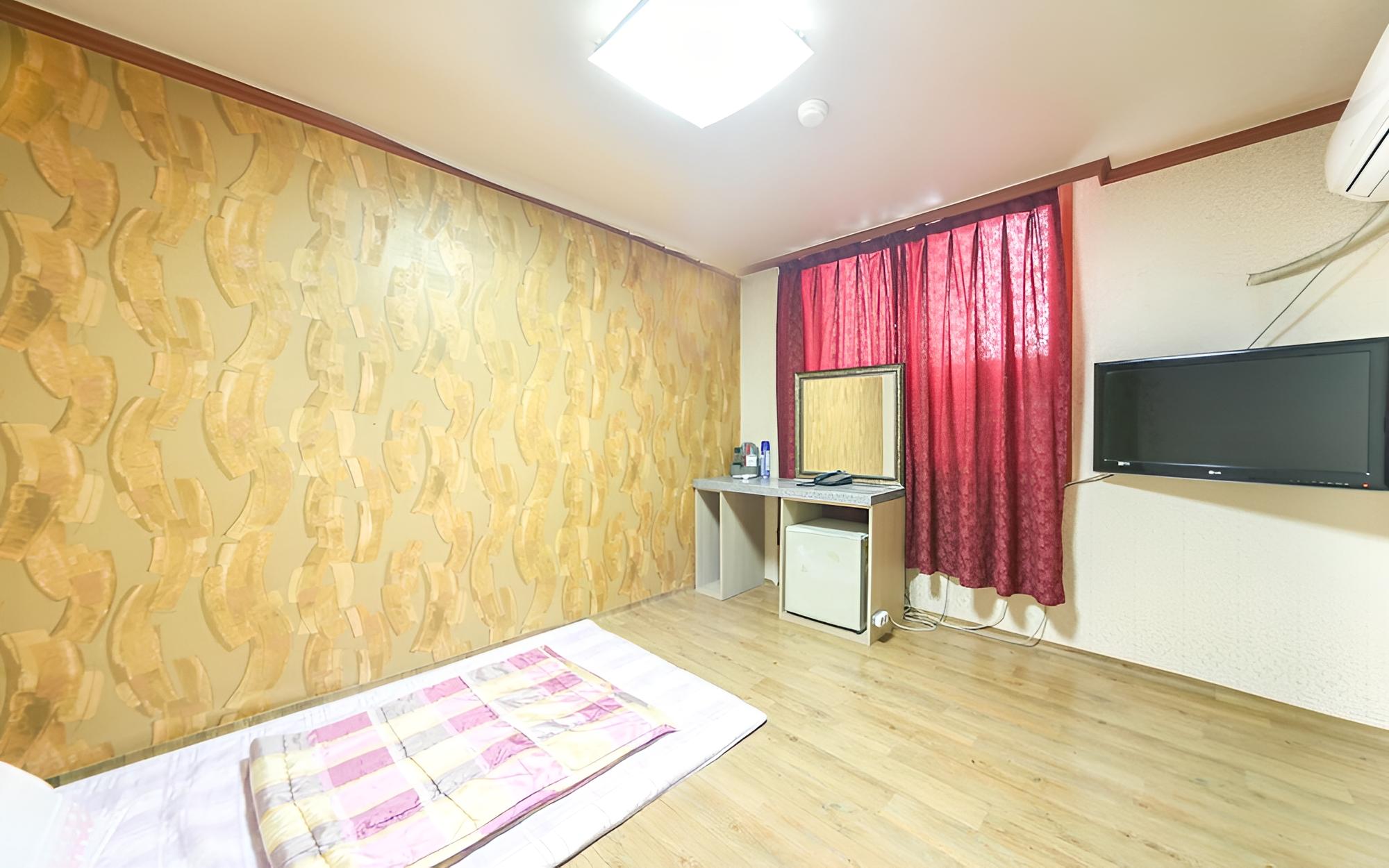 Room (Ondol Room)