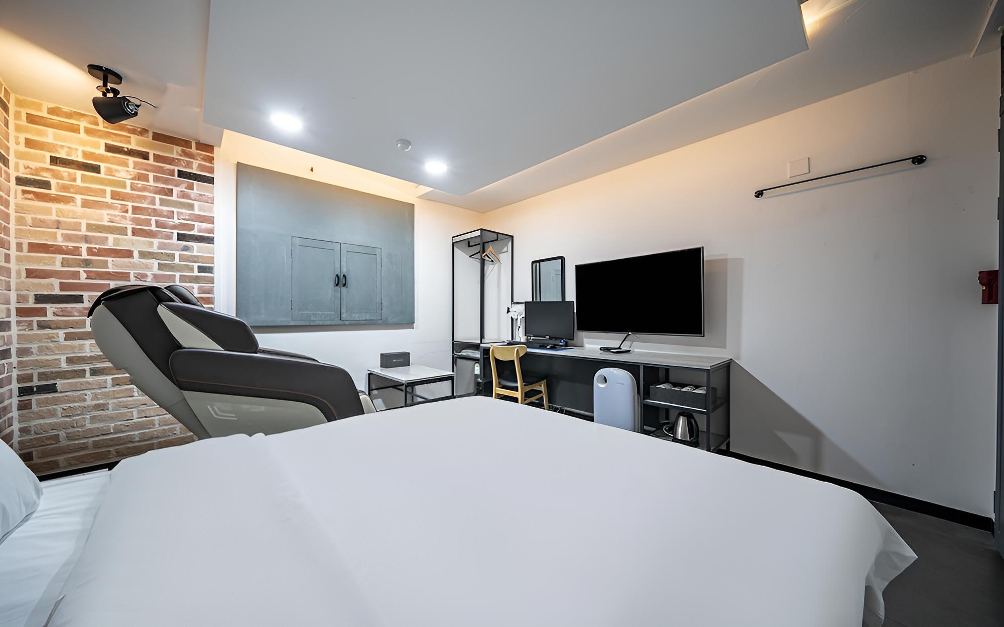 Room (Massage chair room (top quality ace b)