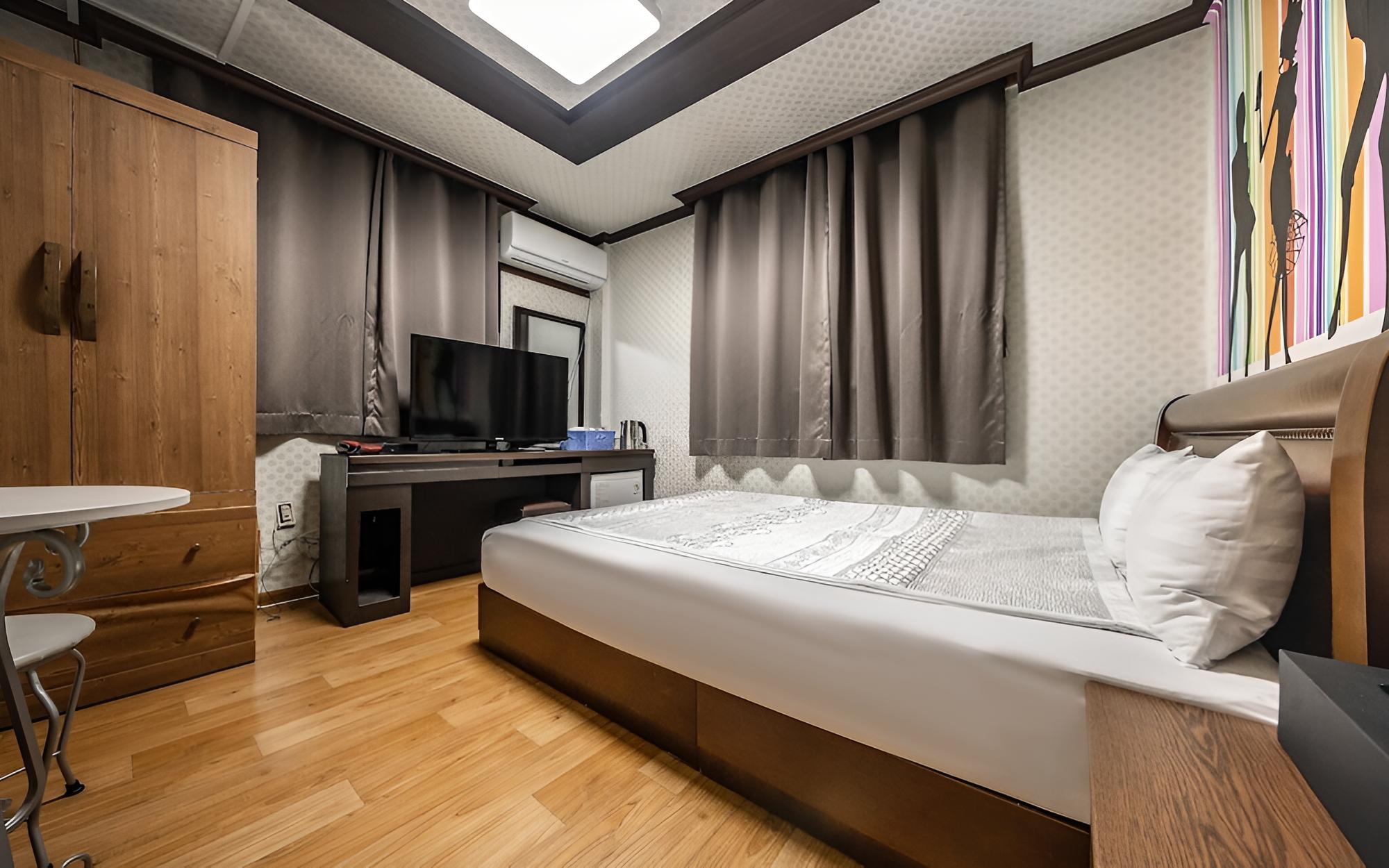 Room (Standard Room)