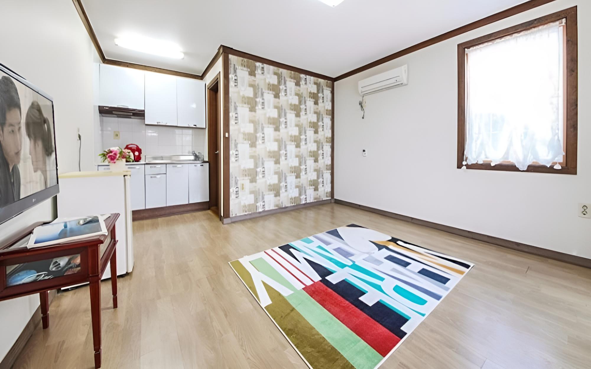 Room (Rosemary)