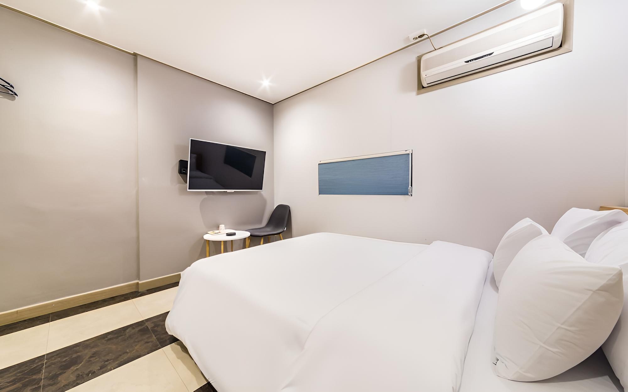 Room (Standard room (contact hotel for park)
