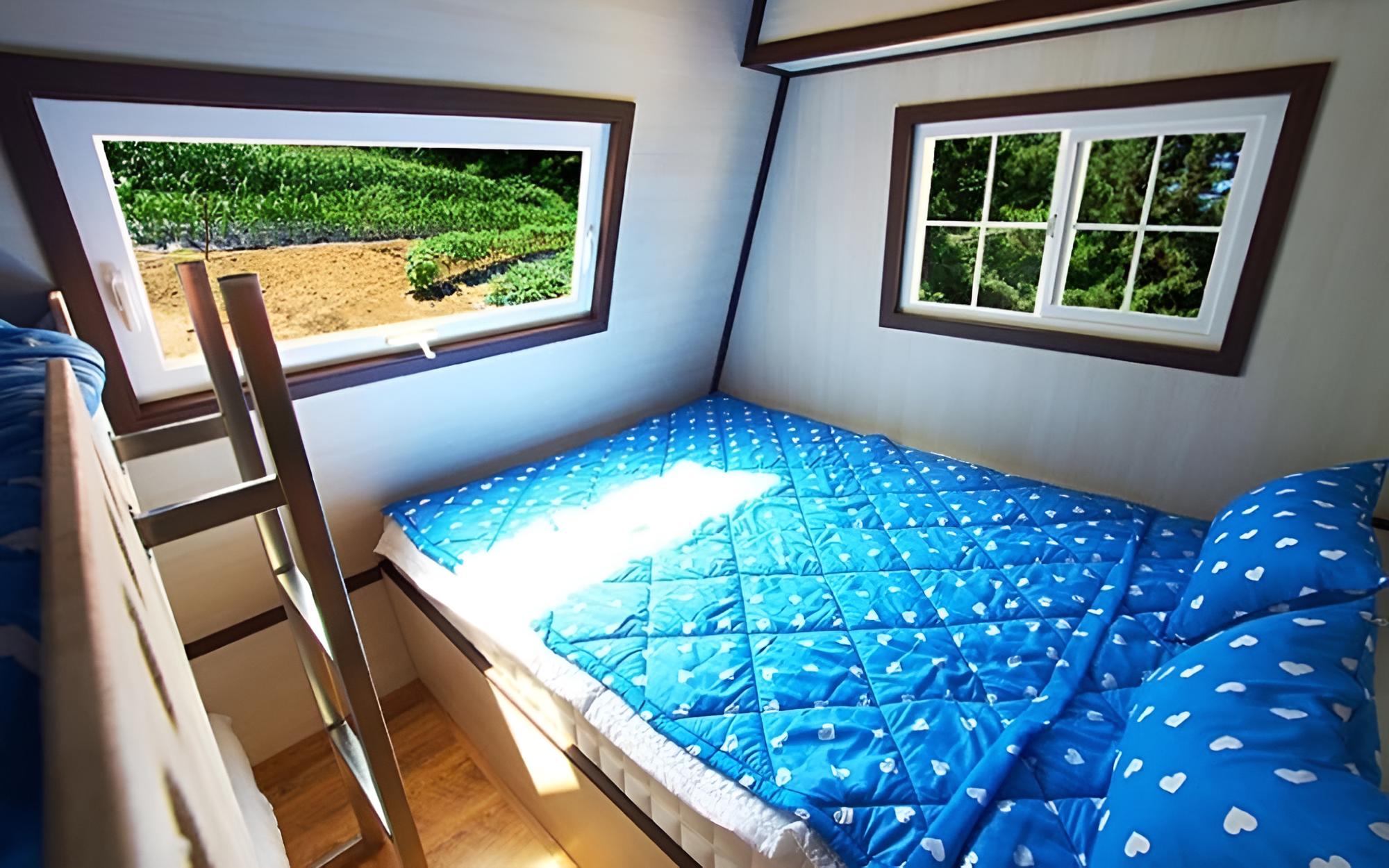 Room (Caravan-Azur)