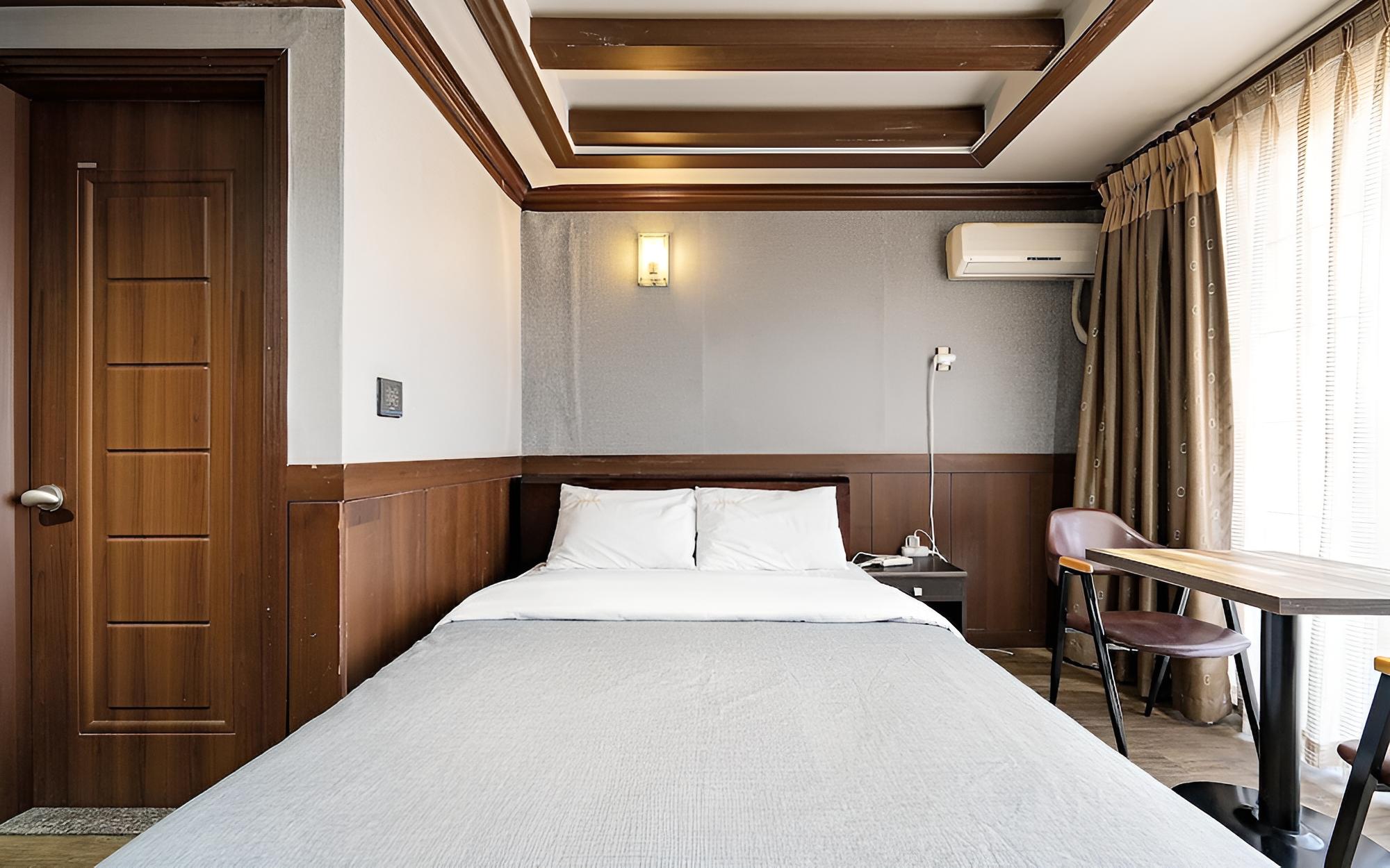 Room (Standard B (Double Room))