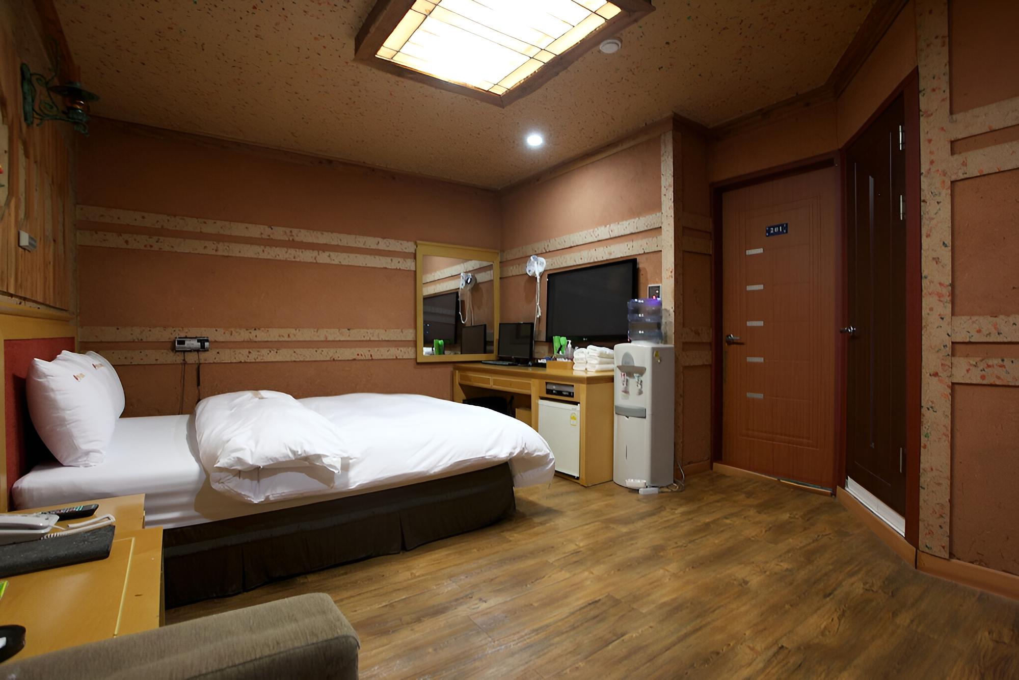 Room (VIP room)