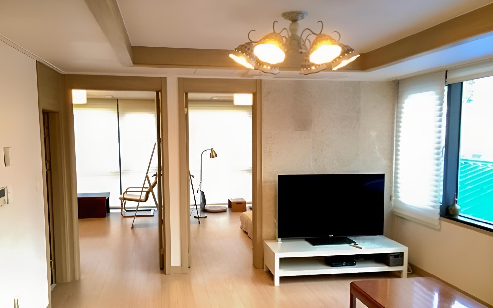 Room (S room)