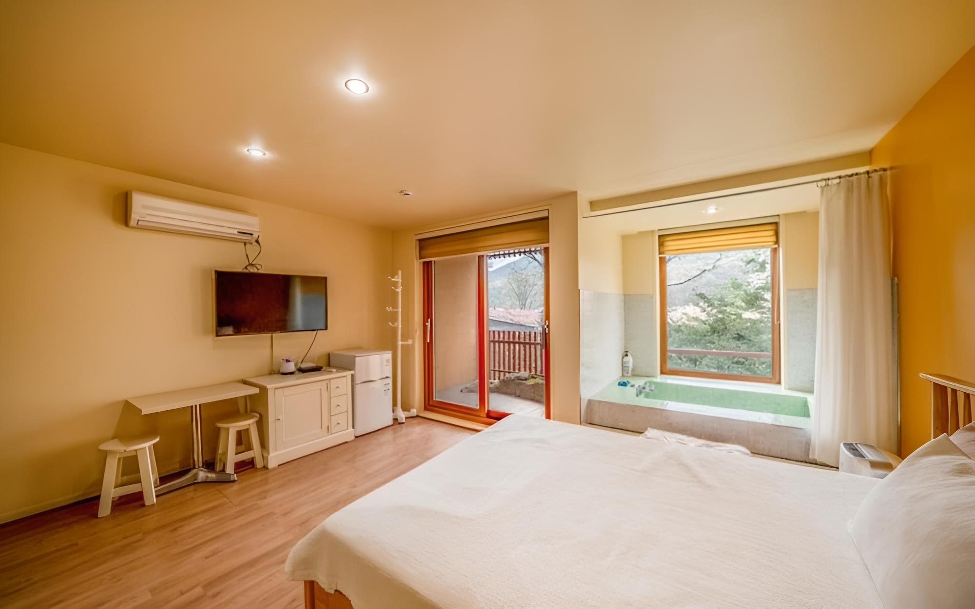 Room (Juniper)