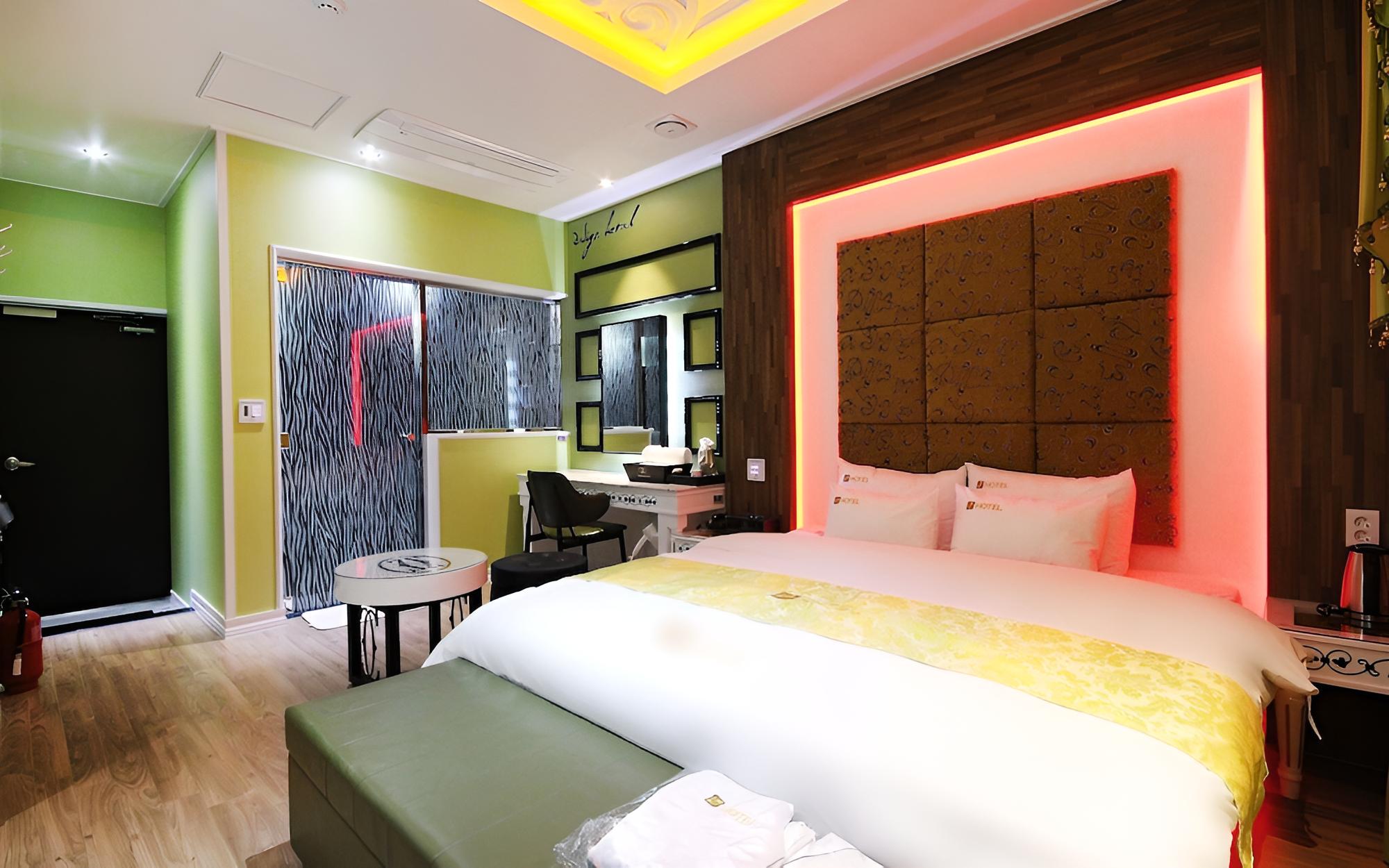 Room (1 room 1 parking (Premium A)) - Photo 3