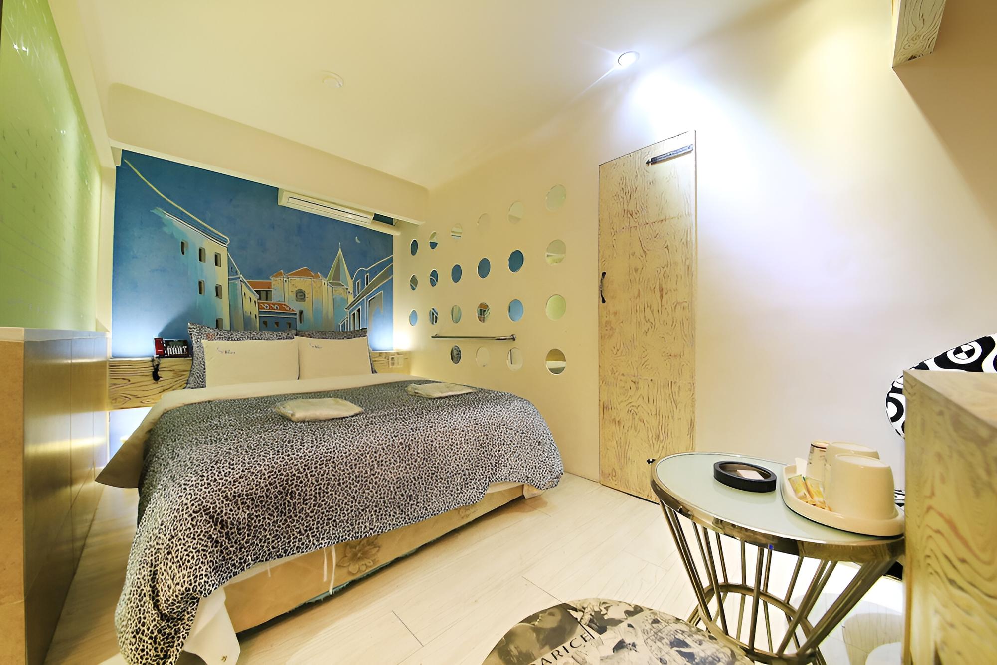 Room (2 PCs (Netflix/Wave/Disney/TVing/Bide)