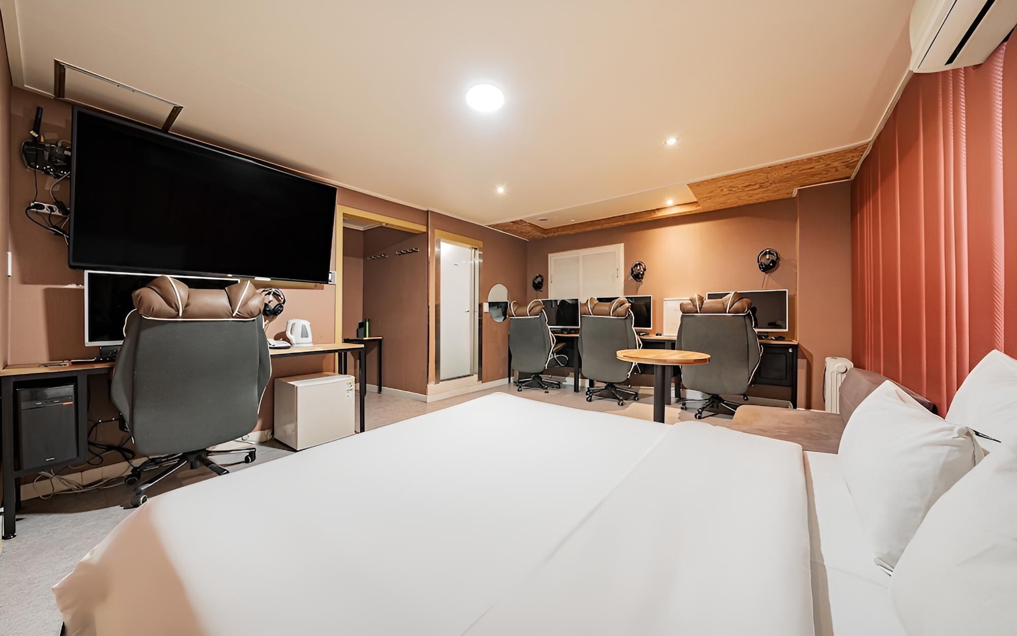 Room (3060 4PC Room (cancellation not possi)