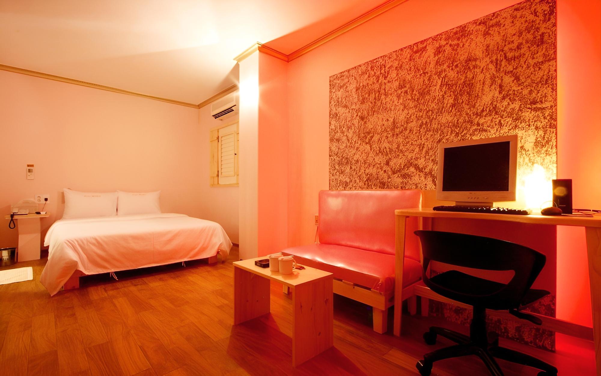 Room (Standard Room) - Photo 6