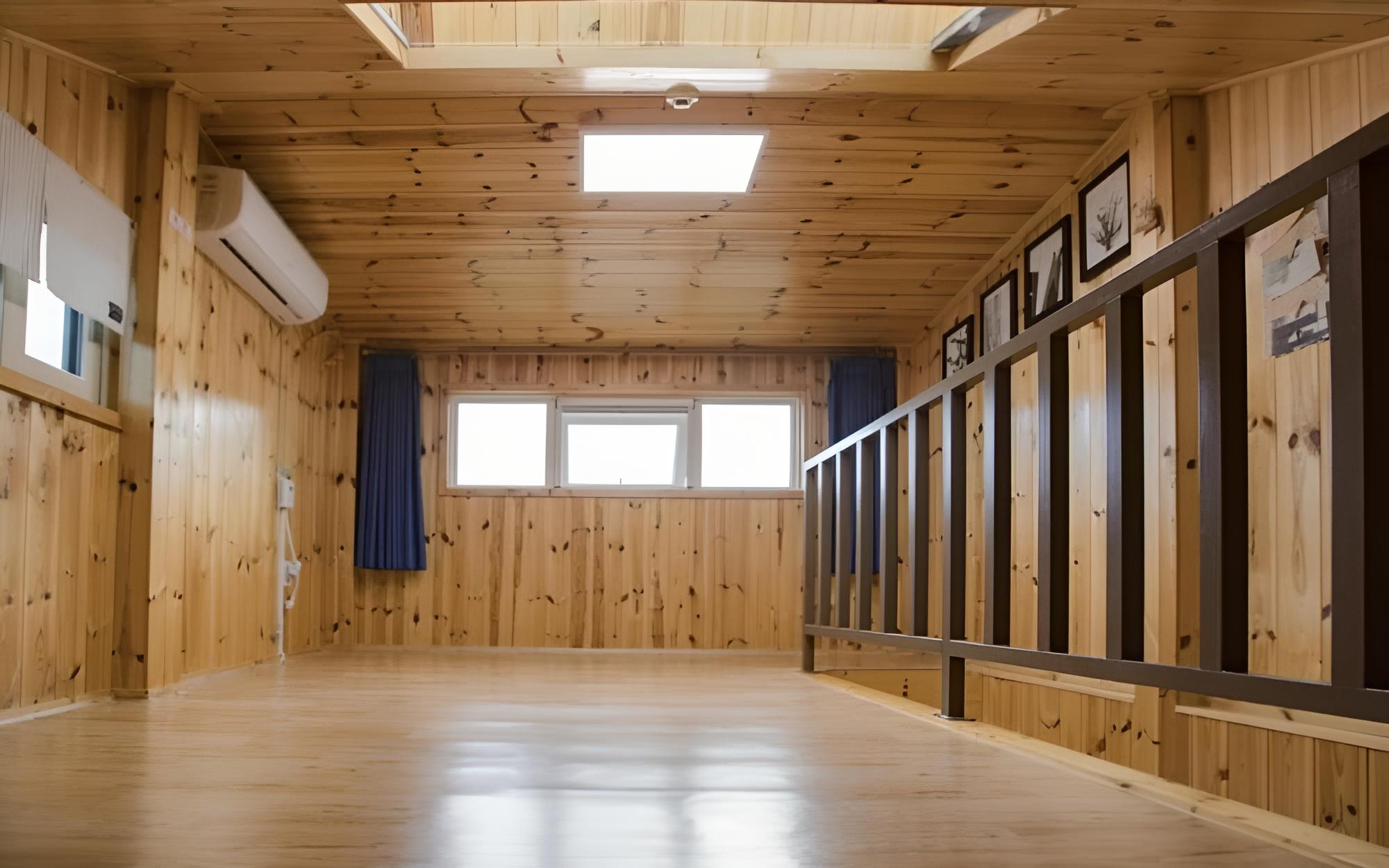 Room (Room 102 (Duplex Sky View Window Semi)