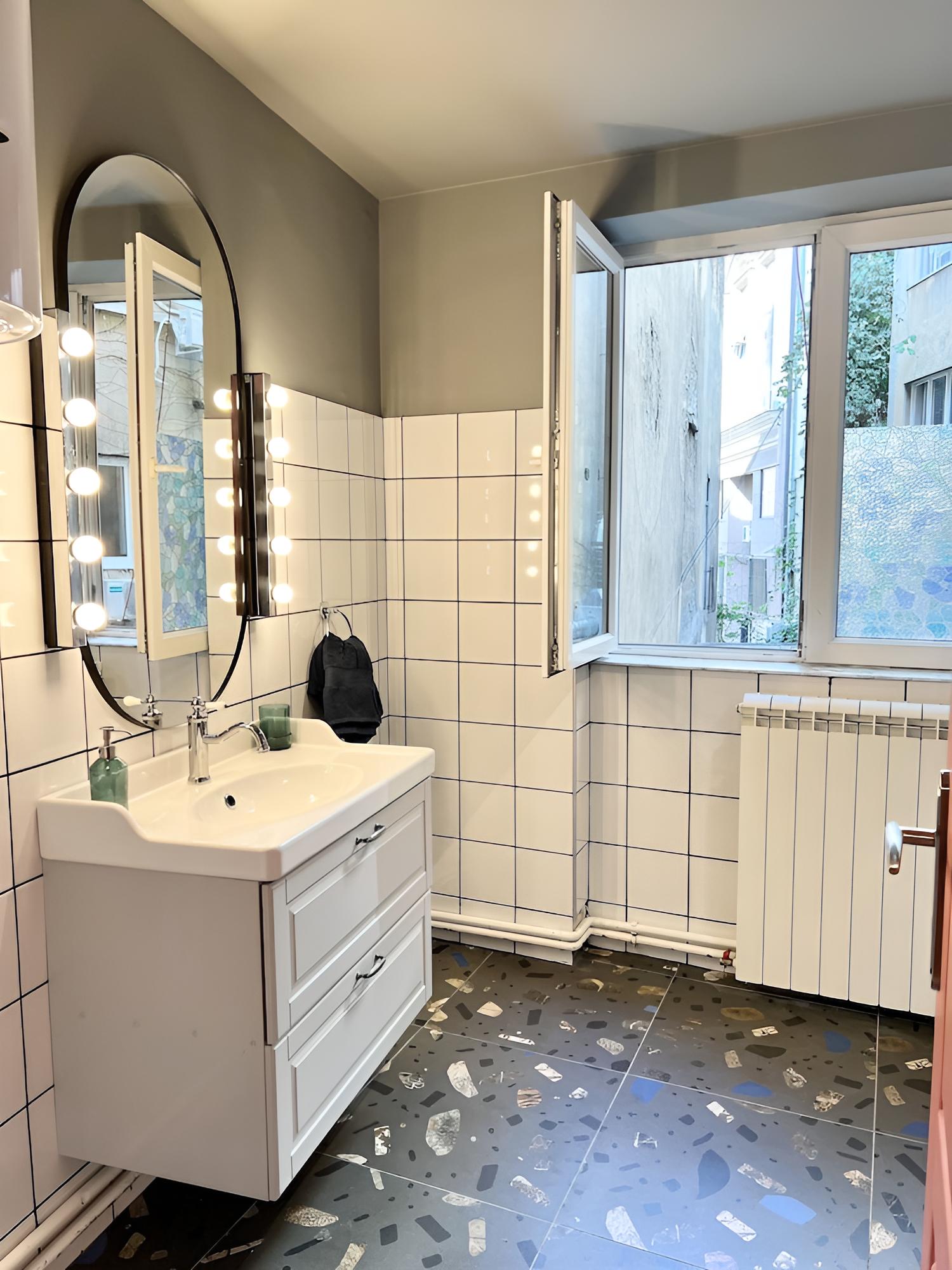 Deluxe Apartment, 1 King Bed, Non Smoking, City View
