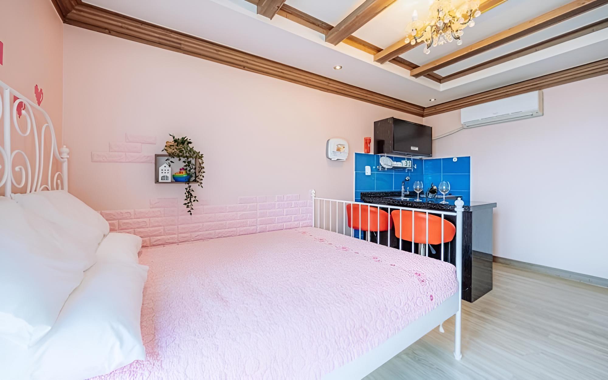 Room (Green 4th floor (bed 2))