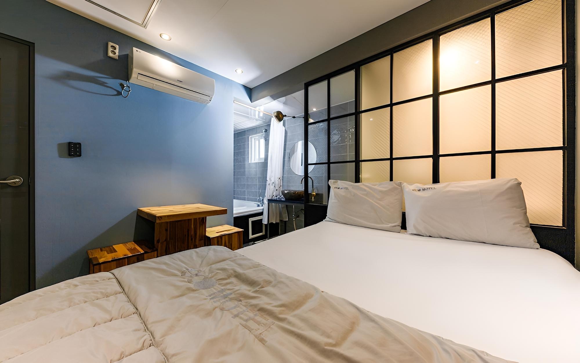 Room (Premium (Main Building/Annex Random) )