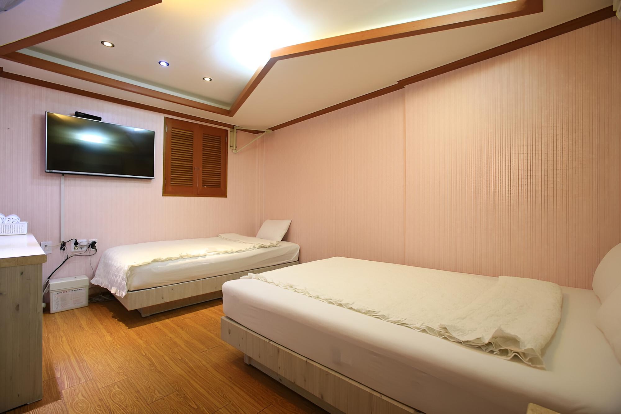Room (Twin (3 guests))