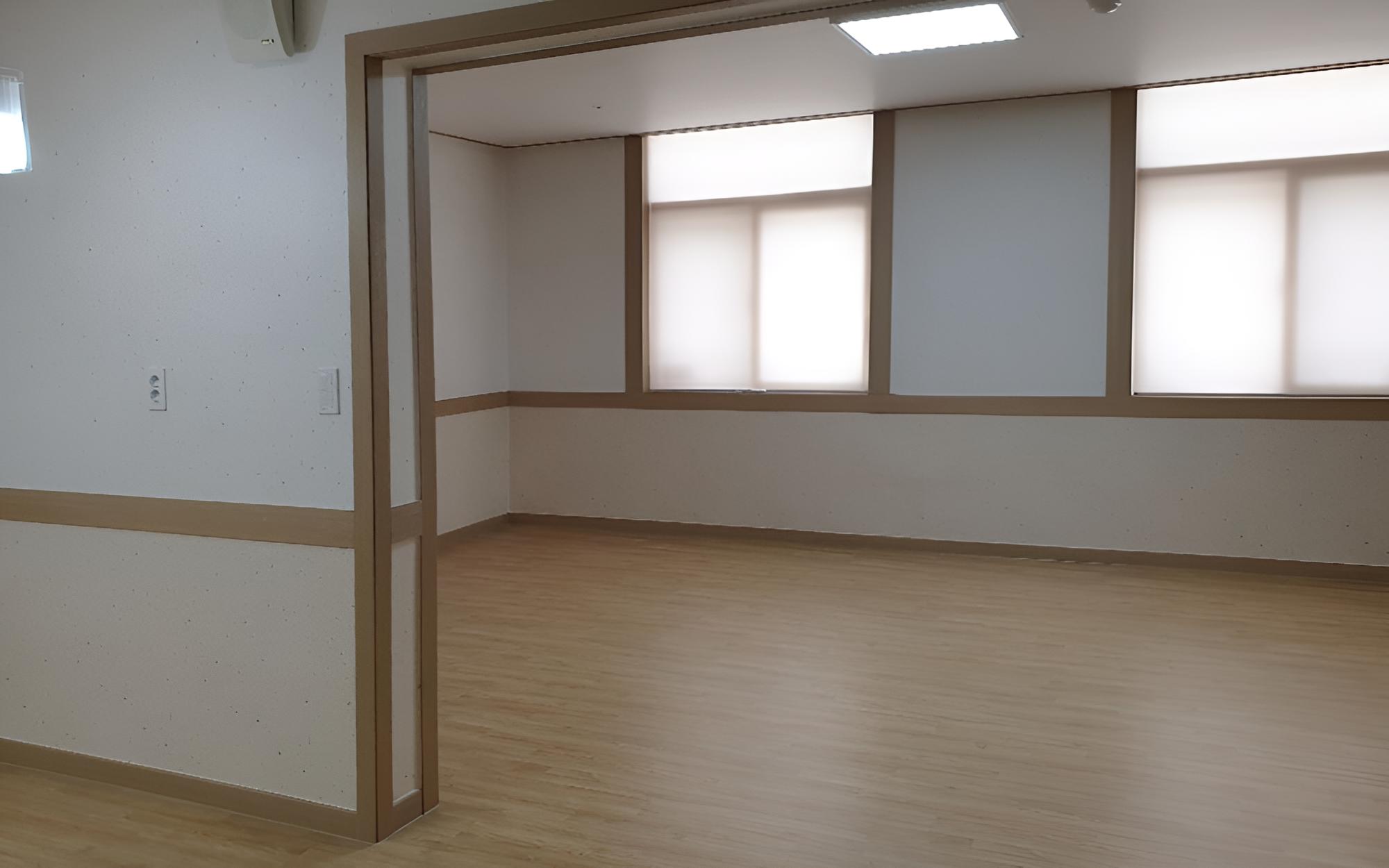 Room (Two Room) - Photo 2