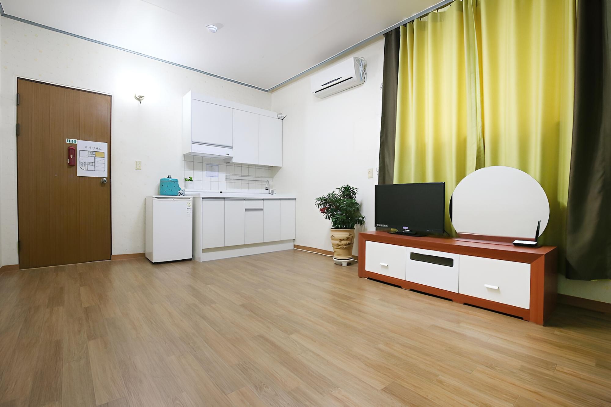 Room (Pension type (for 4 people YouTube se)