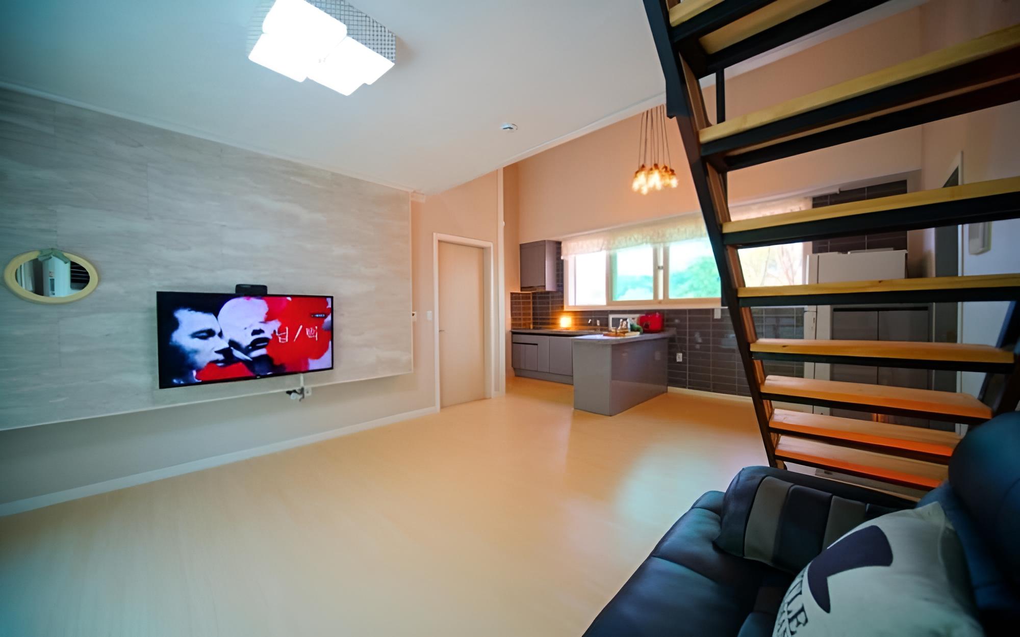 Room (A wing 201) photo 3