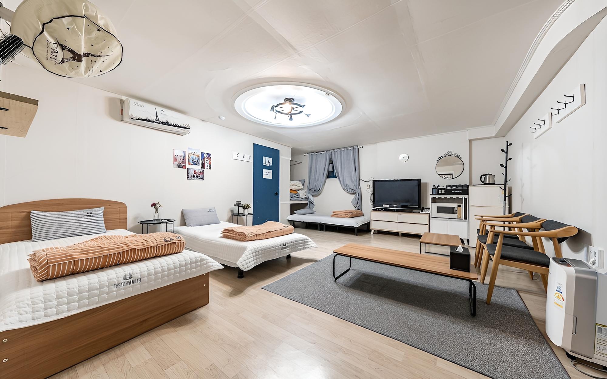 Room (Basement Pension Room)