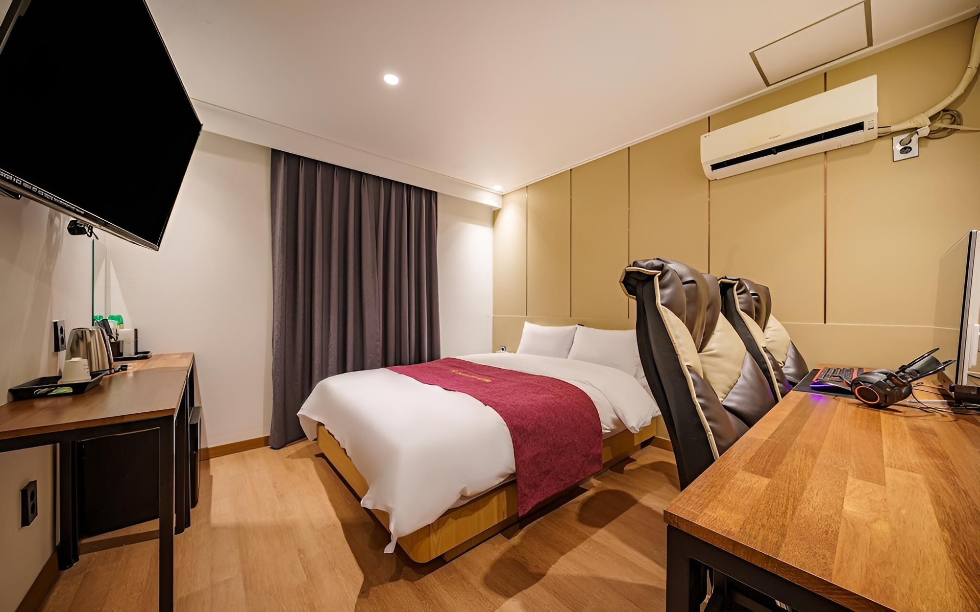 Room (Standard Room - 2PC)